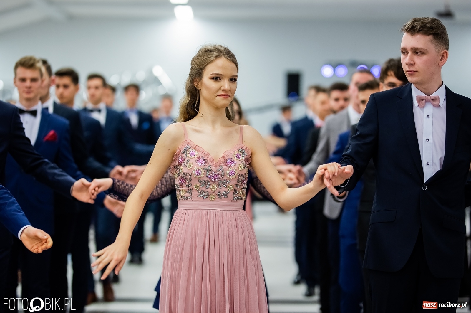 Zdjęcie w galerii na portalu naszraciborz.pl: Bal maturalny II LO w Zakrzowie [FOTO i WIDEO] wiadomości z regionu