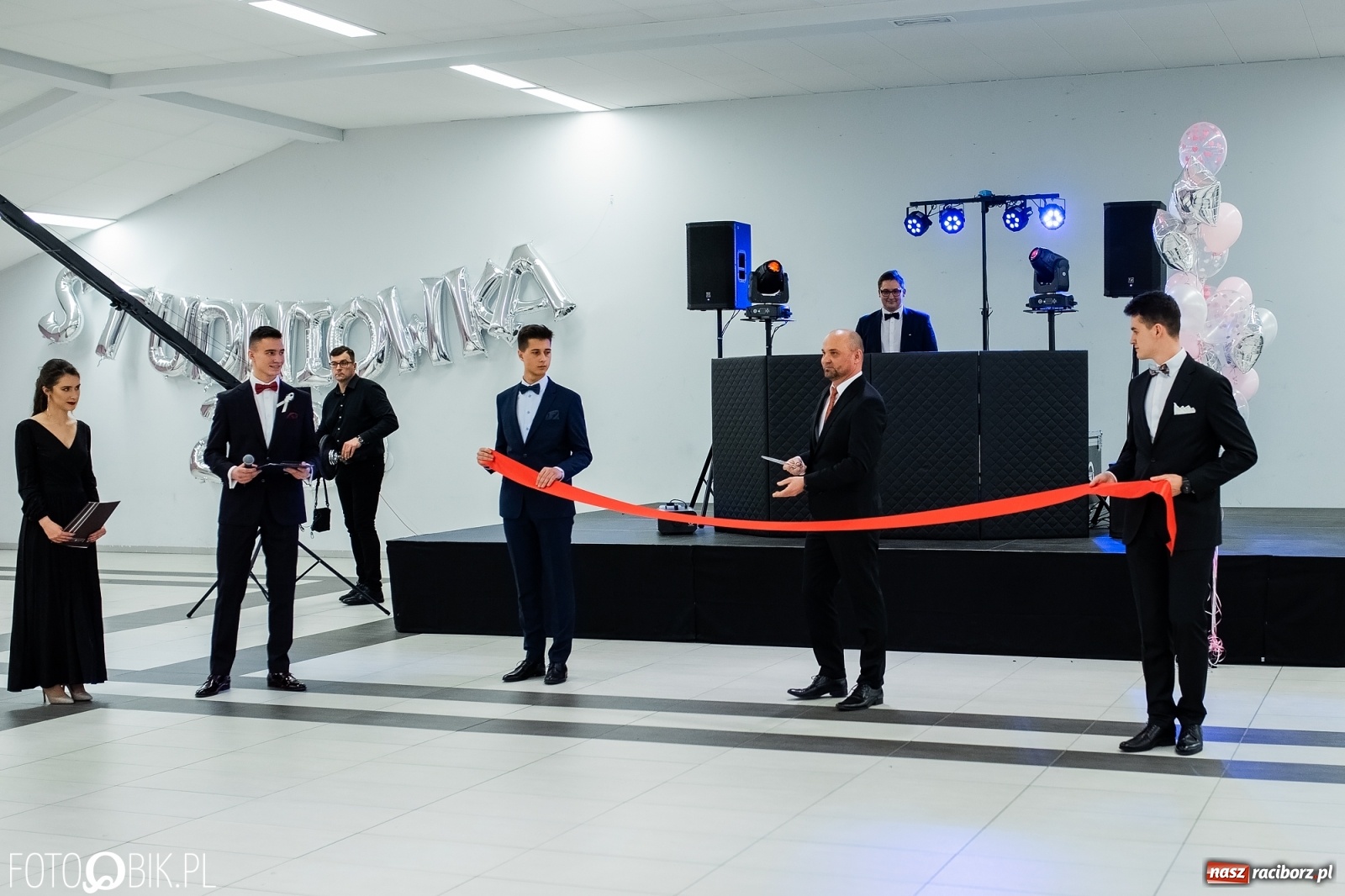 Zdjęcie w galerii na portalu naszraciborz.pl: Bal maturalny II LO w Zakrzowie [FOTO i WIDEO] wiadomości z regionu