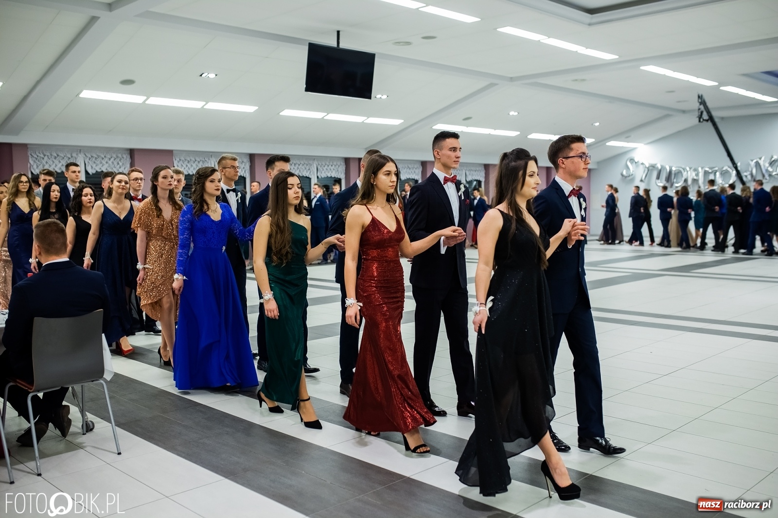 Zdjęcie w galerii na portalu naszraciborz.pl: Bal maturalny II LO w Zakrzowie [FOTO i WIDEO] wiadomości z regionu