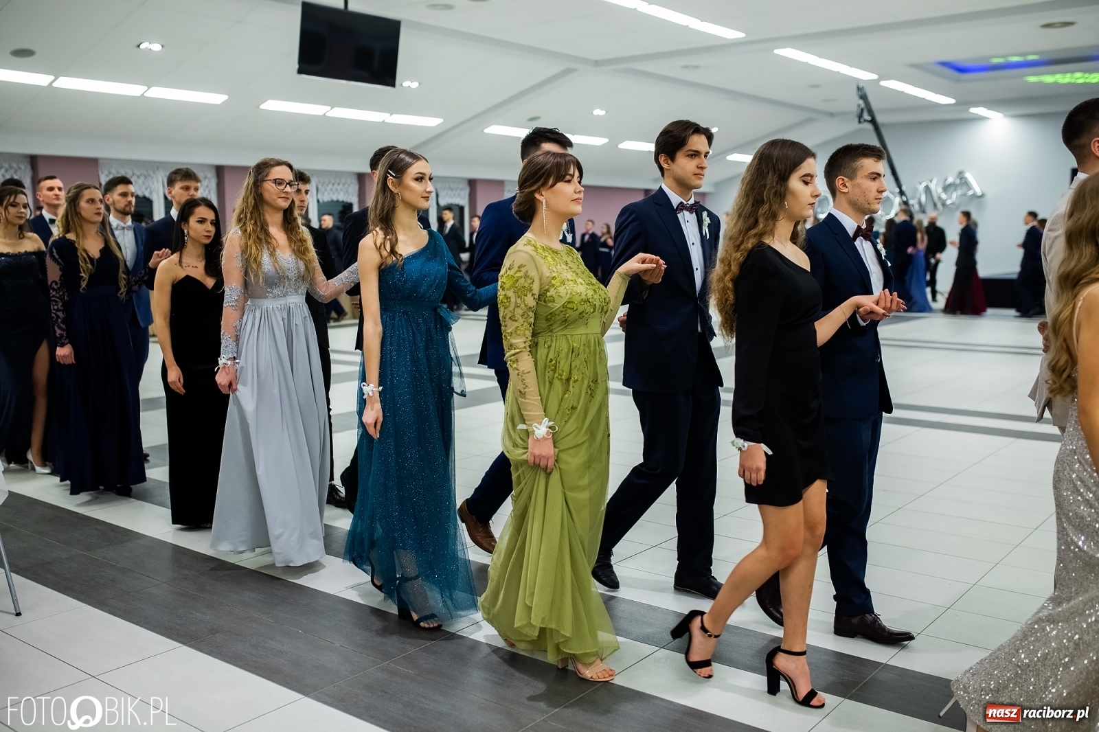 Zdjęcie w galerii na portalu naszraciborz.pl: Bal maturalny II LO w Zakrzowie [FOTO i WIDEO] wiadomości z regionu