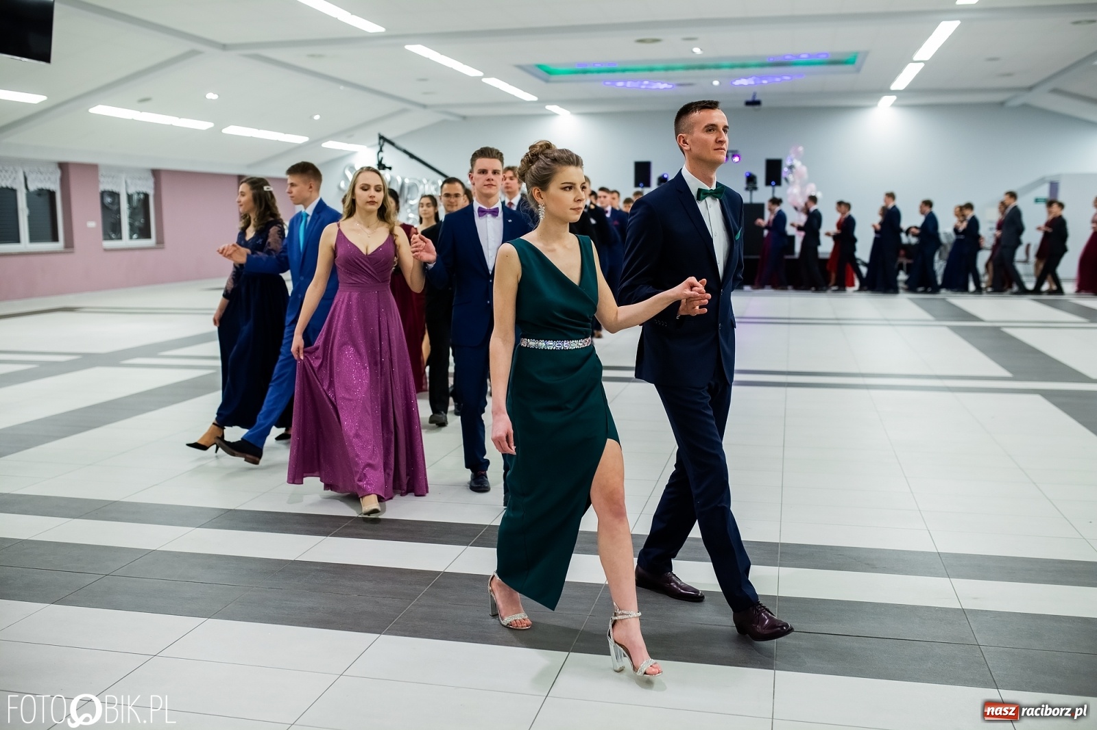 Zdjęcie w galerii na portalu naszraciborz.pl: Bal maturalny II LO w Zakrzowie [FOTO i WIDEO] wiadomości z regionu