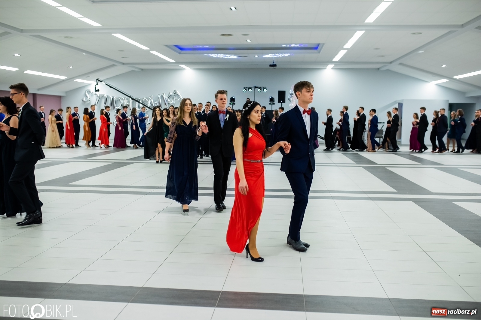 Zdjęcie w galerii na portalu naszraciborz.pl: Bal maturalny II LO w Zakrzowie [FOTO i WIDEO] wiadomości z regionu