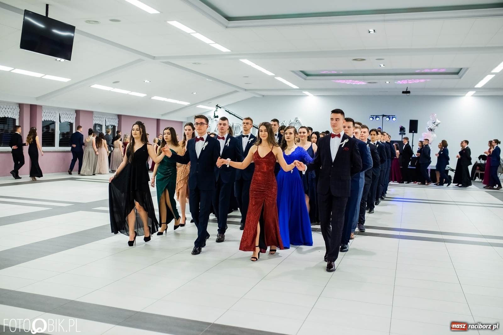 Zdjęcie w galerii na portalu naszraciborz.pl: Bal maturalny II LO w Zakrzowie [FOTO i WIDEO] wiadomości z regionu