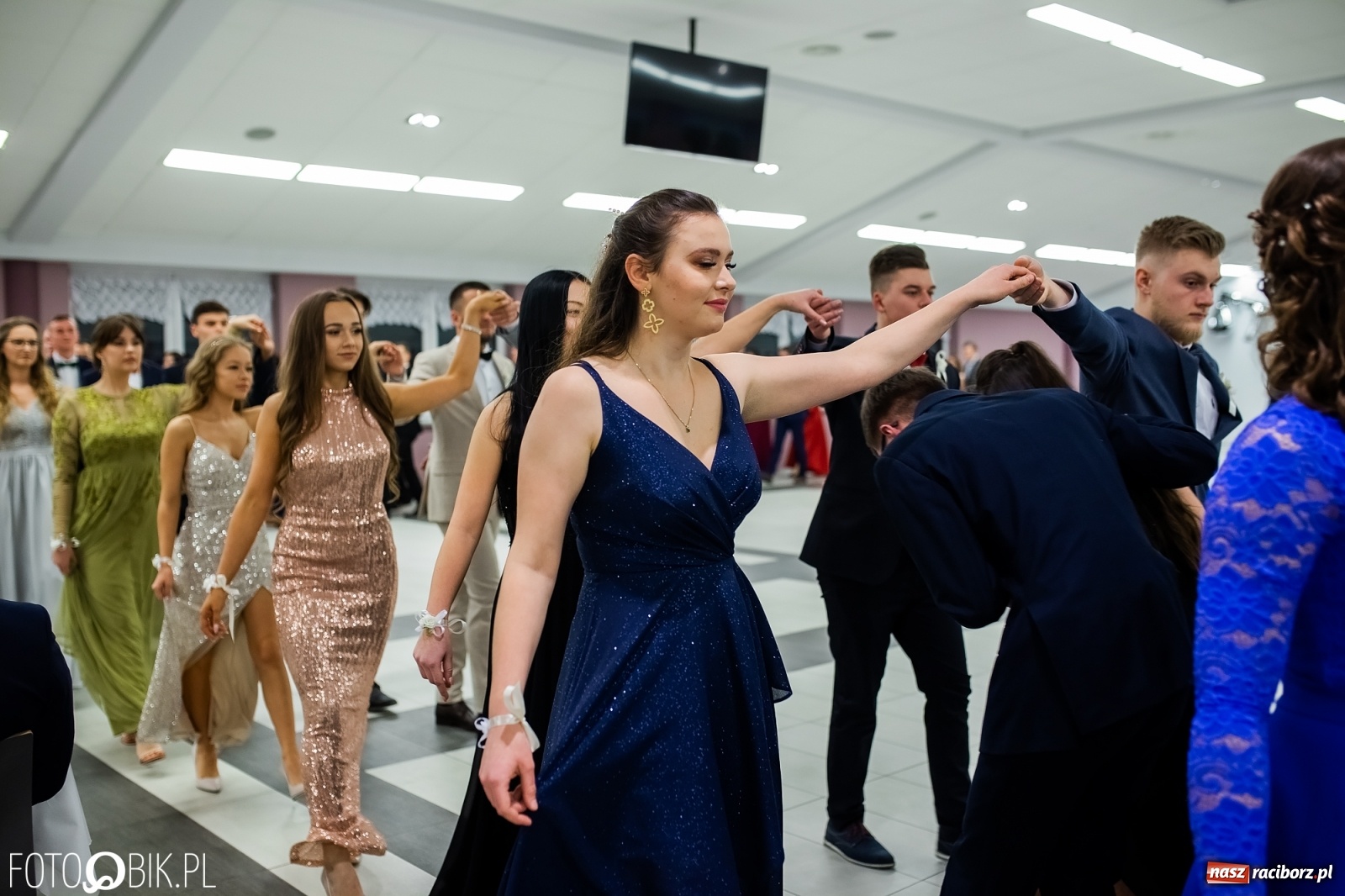 Zdjęcie w galerii na portalu naszraciborz.pl: Bal maturalny II LO w Zakrzowie [FOTO i WIDEO] wiadomości z regionu