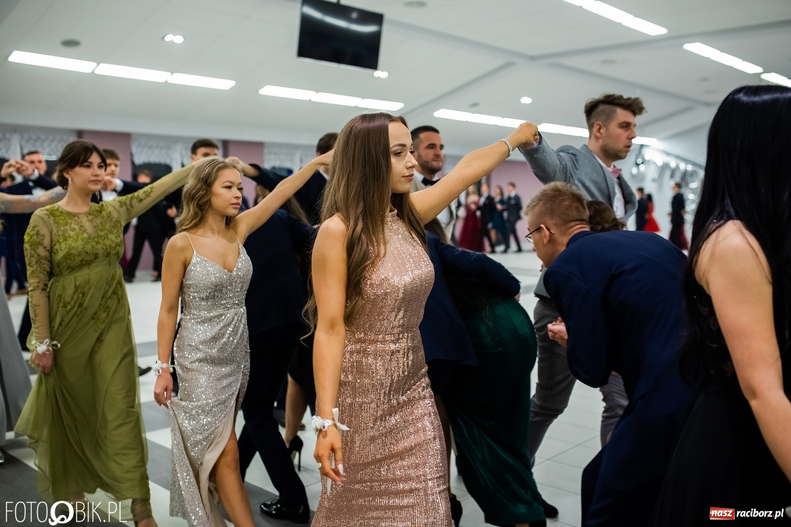 Zdjęcie w galerii na portalu naszraciborz.pl: Bal maturalny II LO w Zakrzowie [FOTO i WIDEO] wiadomości z regionu