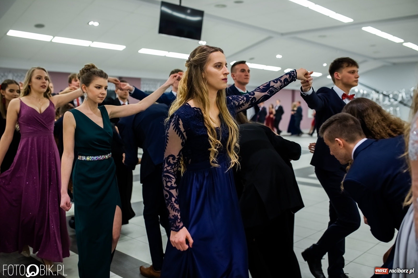 Zdjęcie w galerii na portalu naszraciborz.pl: Bal maturalny II LO w Zakrzowie [FOTO i WIDEO] wiadomości z regionu