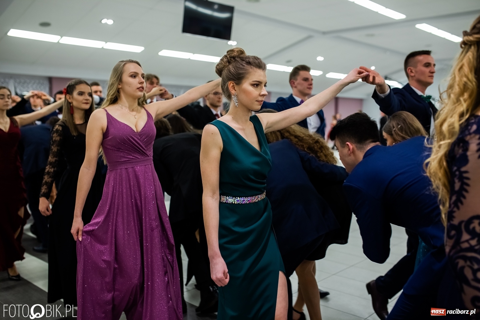 Zdjęcie w galerii na portalu naszraciborz.pl: Bal maturalny II LO w Zakrzowie [FOTO i WIDEO] wiadomości z regionu