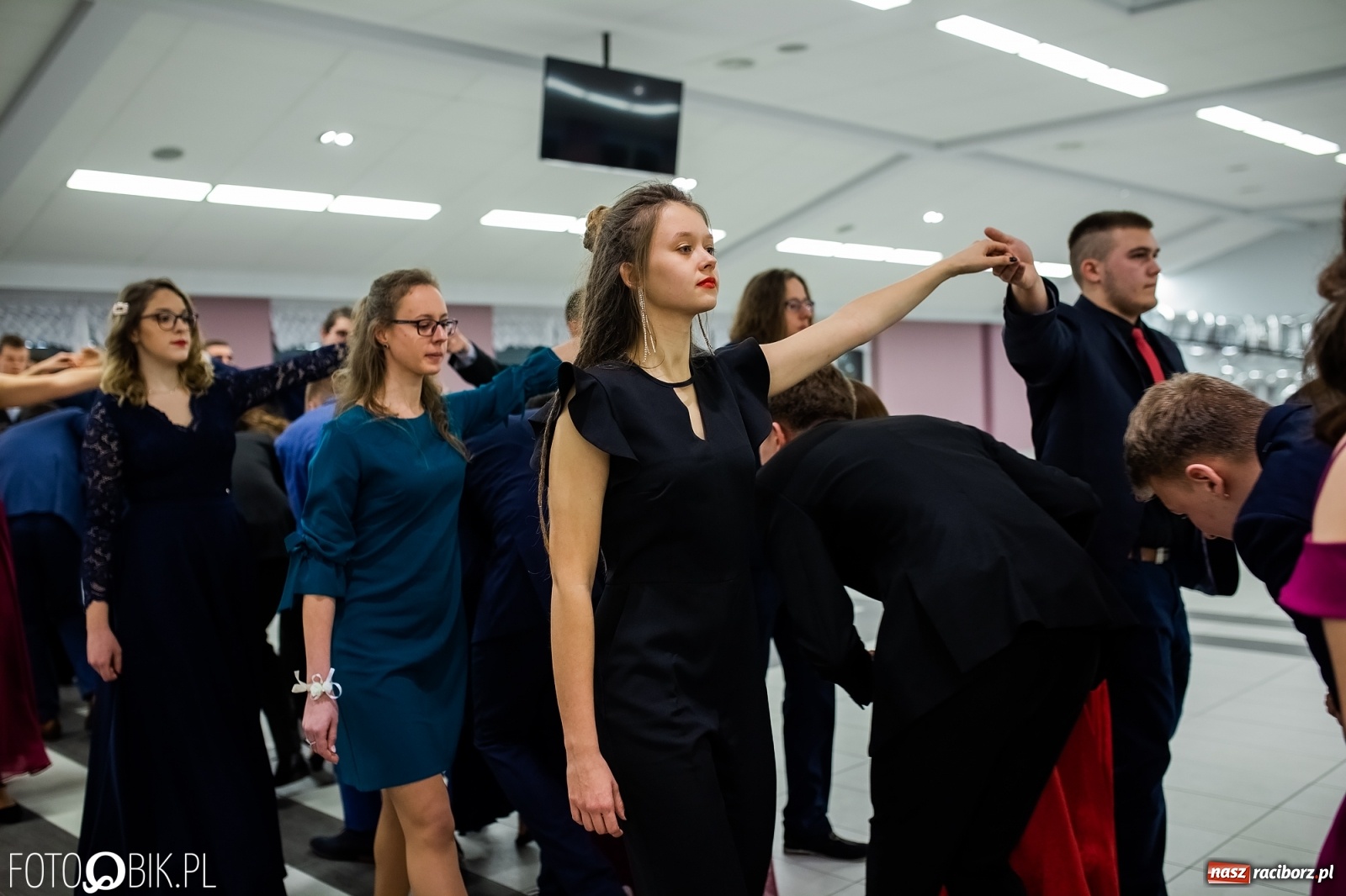 Zdjęcie w galerii na portalu naszraciborz.pl: Bal maturalny II LO w Zakrzowie [FOTO i WIDEO] wiadomości z regionu