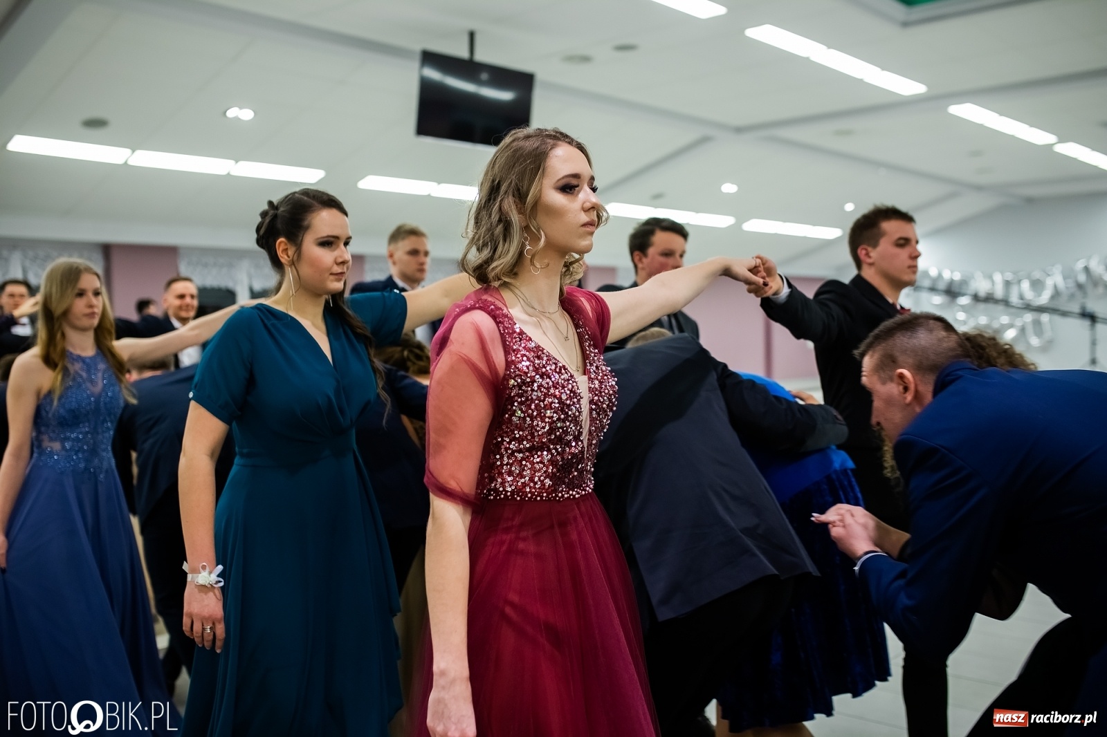 Zdjęcie w galerii na portalu naszraciborz.pl: Bal maturalny II LO w Zakrzowie [FOTO i WIDEO] wiadomości z regionu