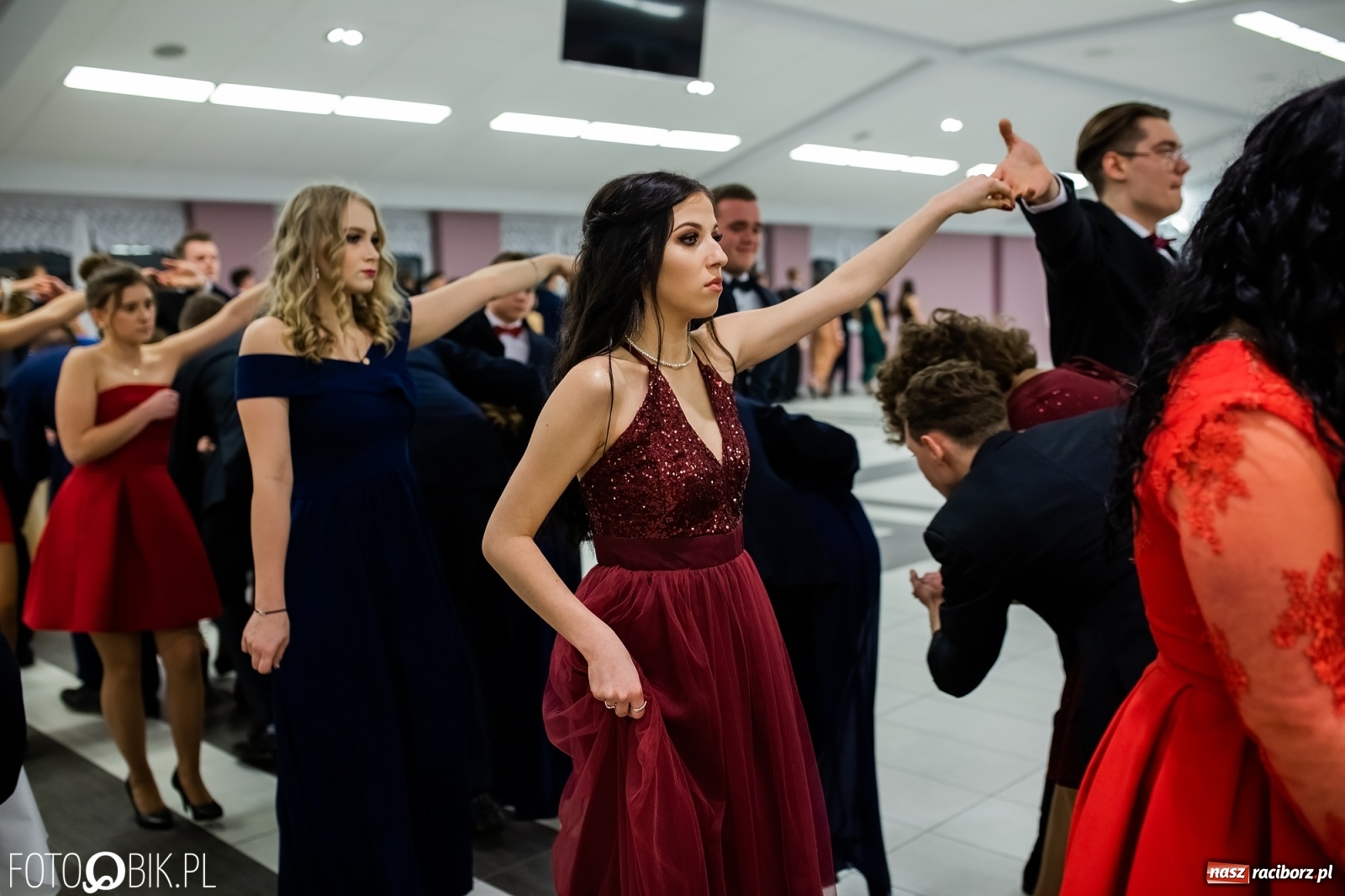 Zdjęcie w galerii na portalu naszraciborz.pl: Bal maturalny II LO w Zakrzowie [FOTO i WIDEO] wiadomości z regionu