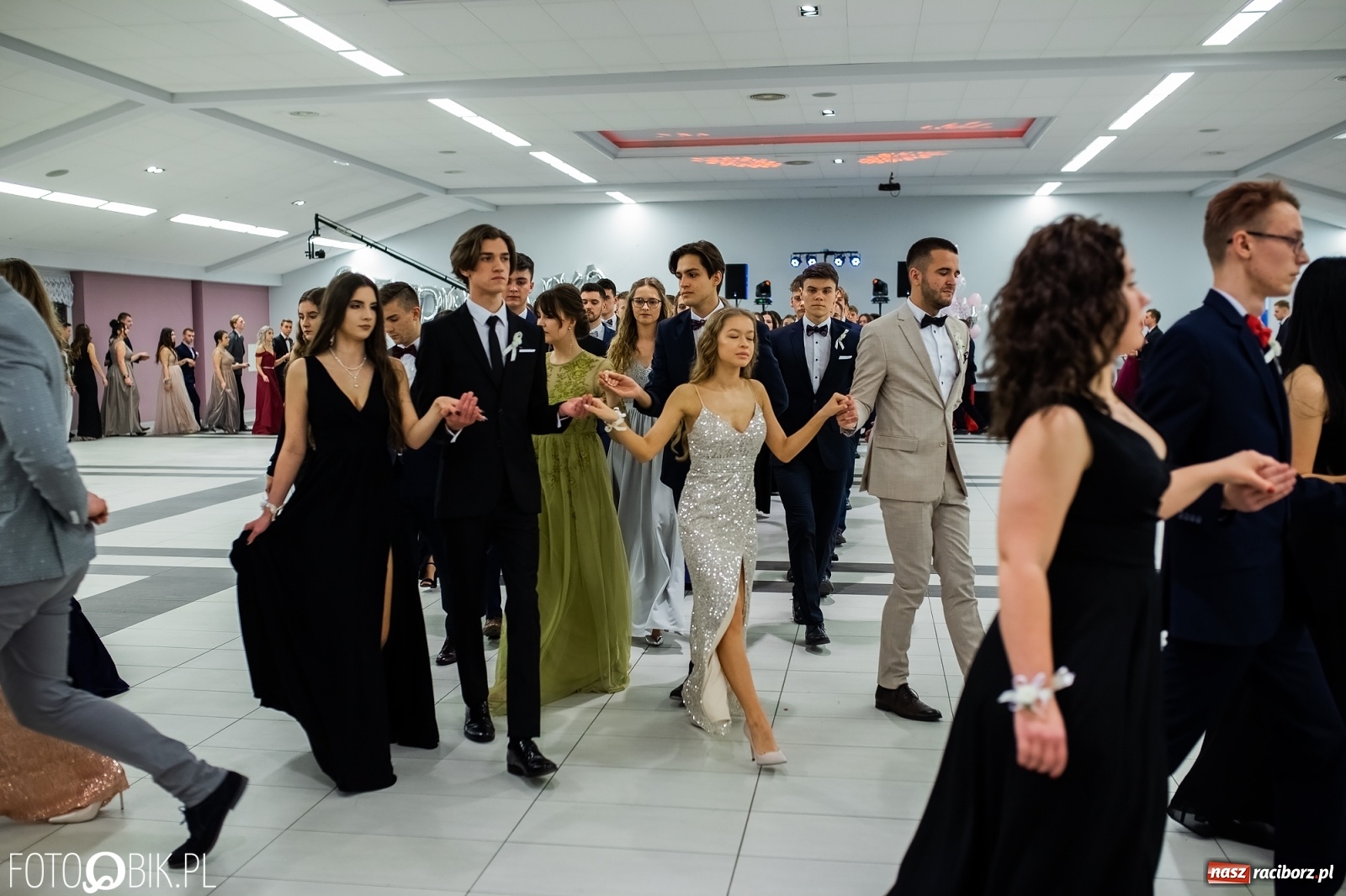 Zdjęcie w galerii na portalu naszraciborz.pl: Bal maturalny II LO w Zakrzowie [FOTO i WIDEO] wiadomości z regionu