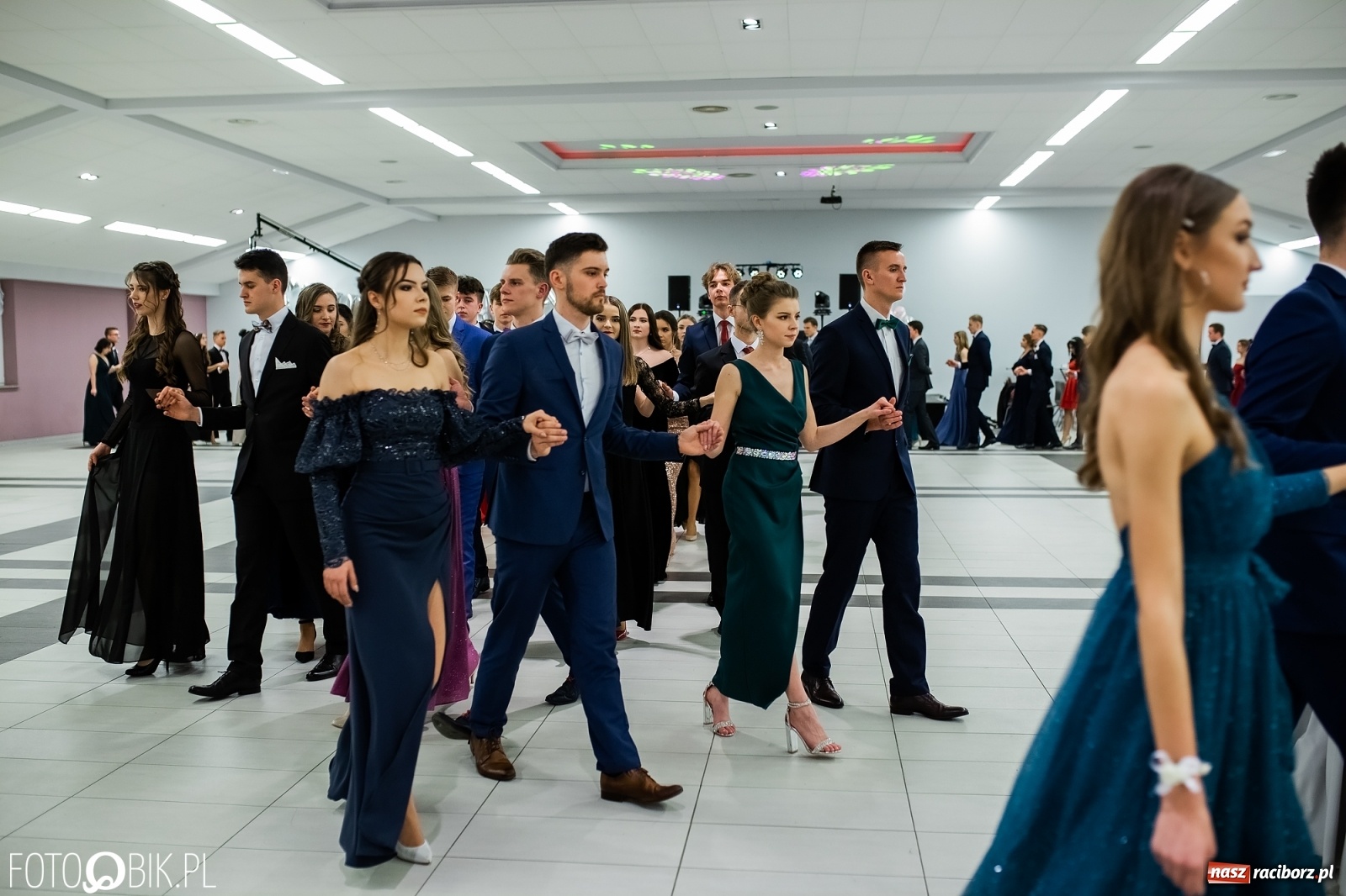 Zdjęcie w galerii na portalu naszraciborz.pl: Bal maturalny II LO w Zakrzowie [FOTO i WIDEO] wiadomości z regionu