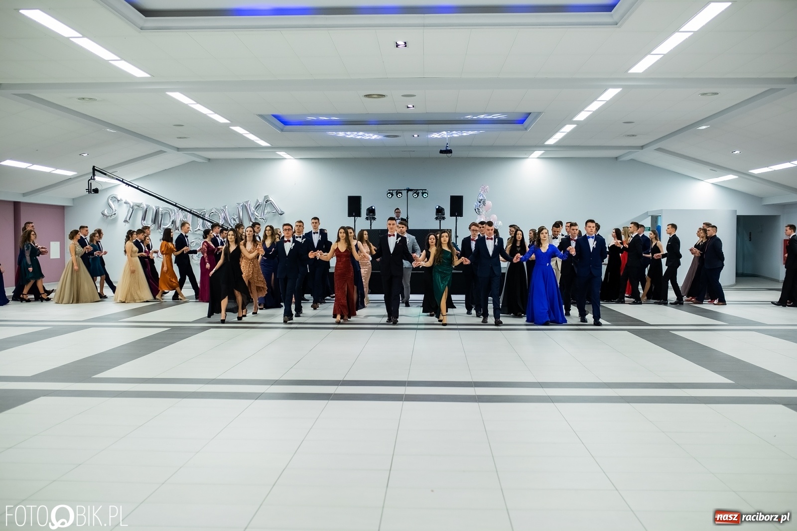 Zdjęcie w galerii na portalu naszraciborz.pl: Bal maturalny II LO w Zakrzowie [FOTO i WIDEO] wiadomości z regionu