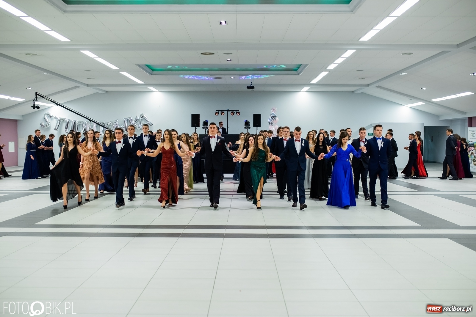 Zdjęcie w galerii na portalu naszraciborz.pl: Bal maturalny II LO w Zakrzowie [FOTO i WIDEO] wiadomości z regionu