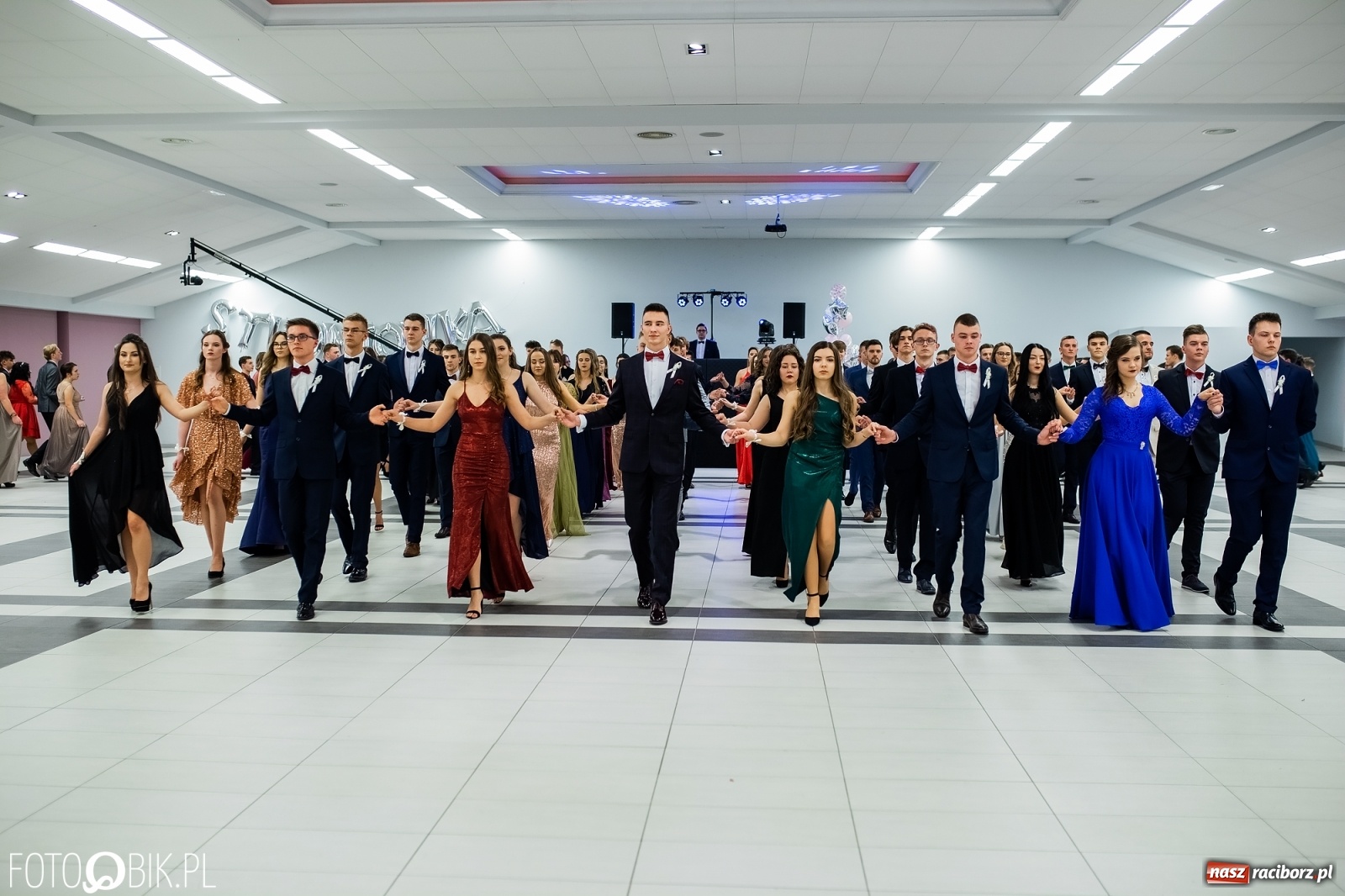 Zdjęcie w galerii na portalu naszraciborz.pl: Bal maturalny II LO w Zakrzowie [FOTO i WIDEO] wiadomości z regionu