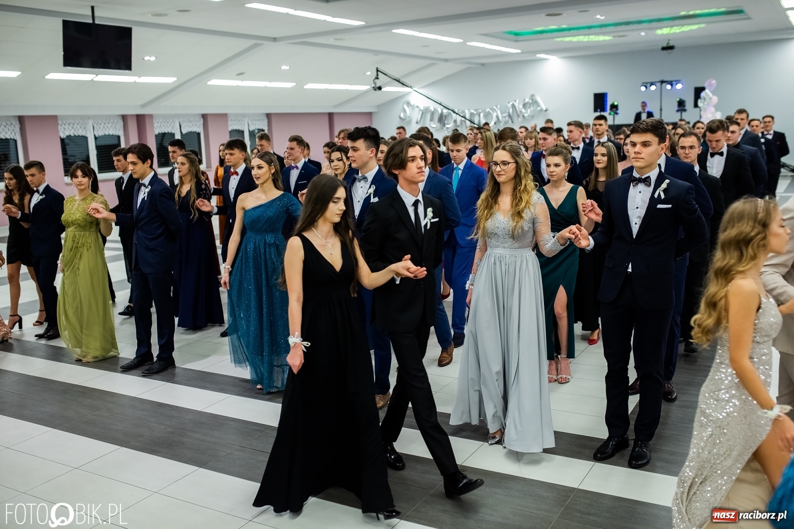 Zdjęcie w galerii na portalu naszraciborz.pl: Bal maturalny II LO w Zakrzowie [FOTO i WIDEO] wiadomości z regionu