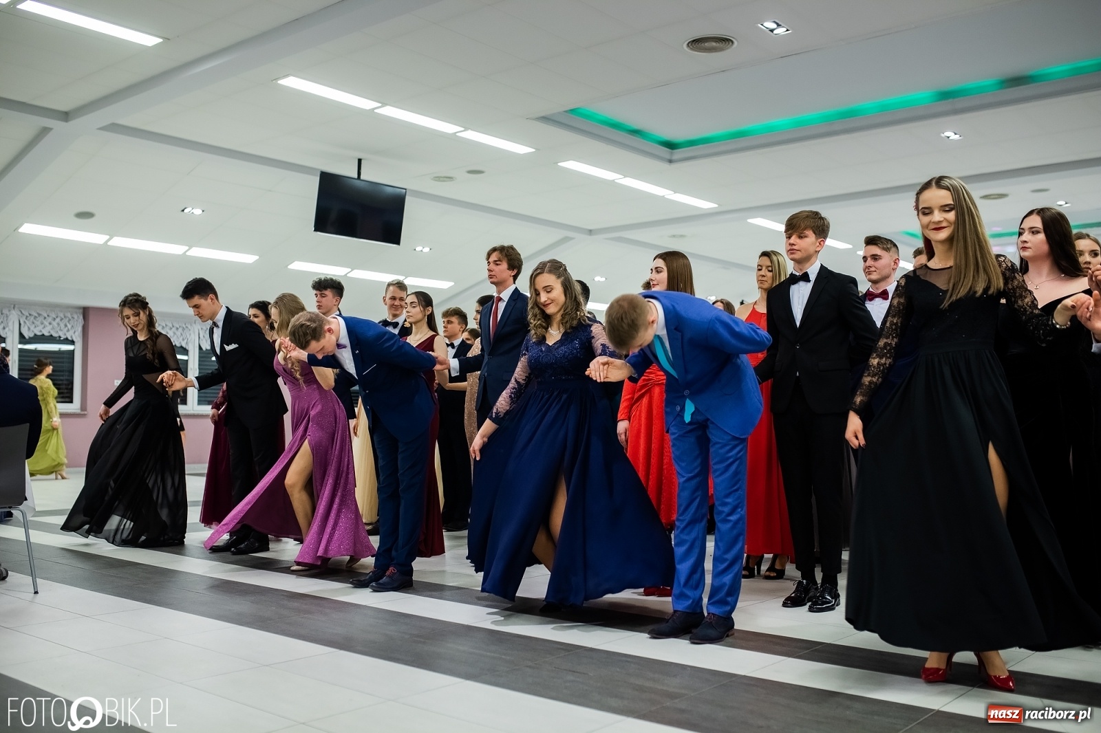 Zdjęcie w galerii na portalu naszraciborz.pl: Bal maturalny II LO w Zakrzowie [FOTO i WIDEO] wiadomości z regionu