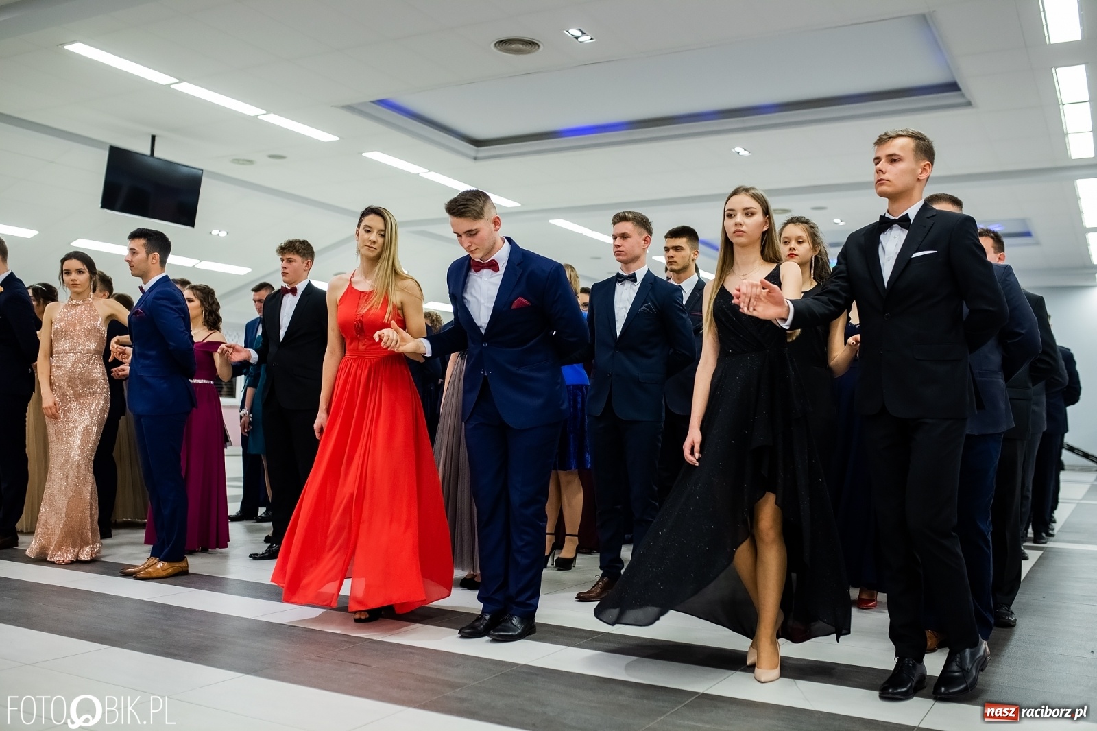 Zdjęcie w galerii na portalu naszraciborz.pl: Bal maturalny II LO w Zakrzowie [FOTO i WIDEO] wiadomości z regionu