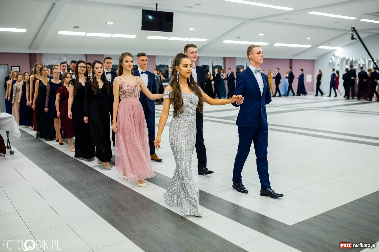 Zdjęcie w galerii na portalu naszraciborz.pl: Bal maturalny II LO w Zakrzowie [FOTO i WIDEO] wiadomości z regionu