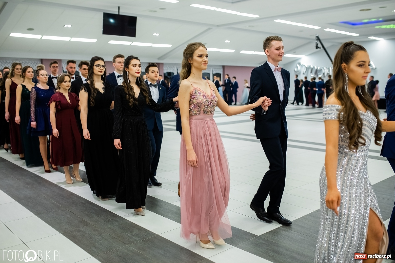 Zdjęcie w galerii na portalu naszraciborz.pl: Bal maturalny II LO w Zakrzowie [FOTO i WIDEO] wiadomości z regionu