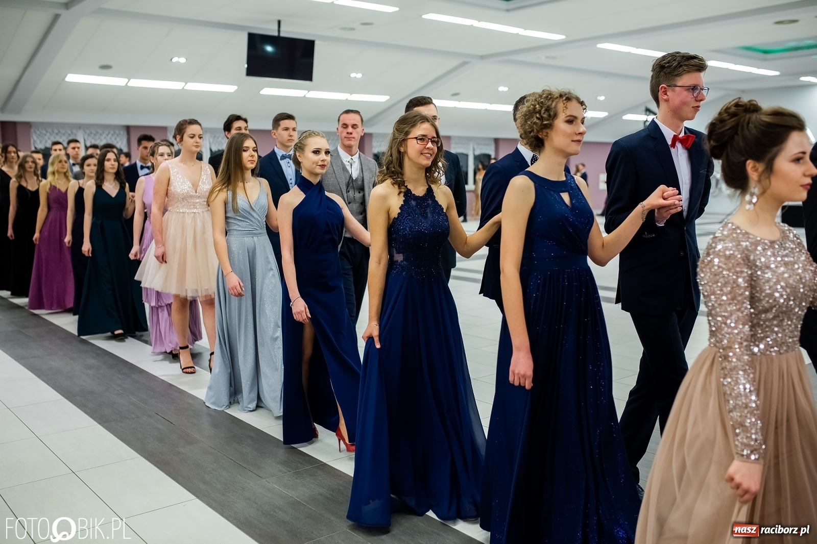 Zdjęcie w galerii na portalu naszraciborz.pl: Bal maturalny II LO w Zakrzowie [FOTO i WIDEO] wiadomości z regionu