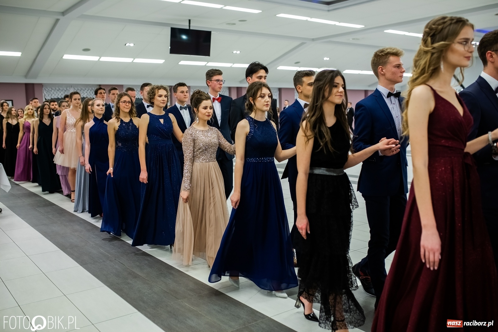 Zdjęcie w galerii na portalu naszraciborz.pl: Bal maturalny II LO w Zakrzowie [FOTO i WIDEO] wiadomości z regionu