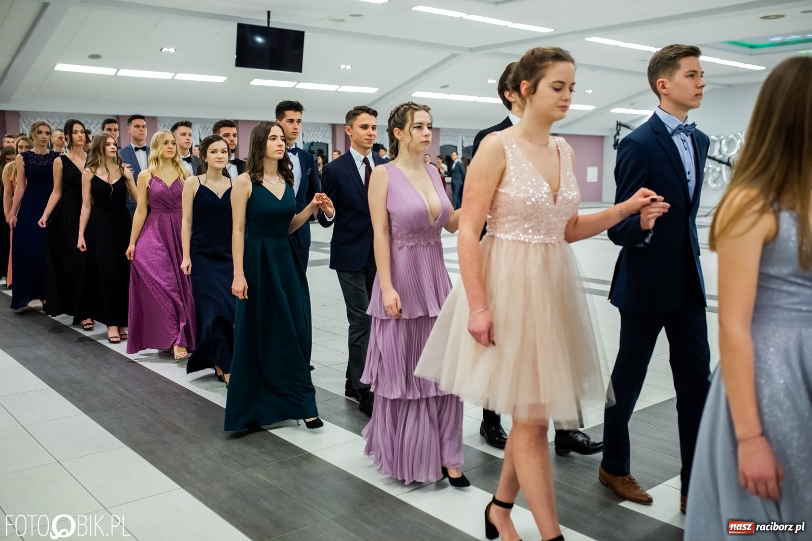 Zdjęcie w galerii na portalu naszraciborz.pl: Bal maturalny II LO w Zakrzowie [FOTO i WIDEO] wiadomości z regionu