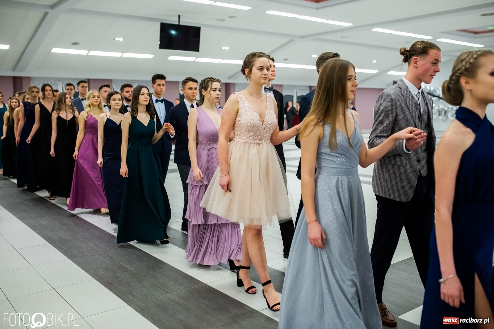 Zdjęcie w galerii na portalu naszraciborz.pl: Bal maturalny II LO w Zakrzowie [FOTO i WIDEO] wiadomości z regionu