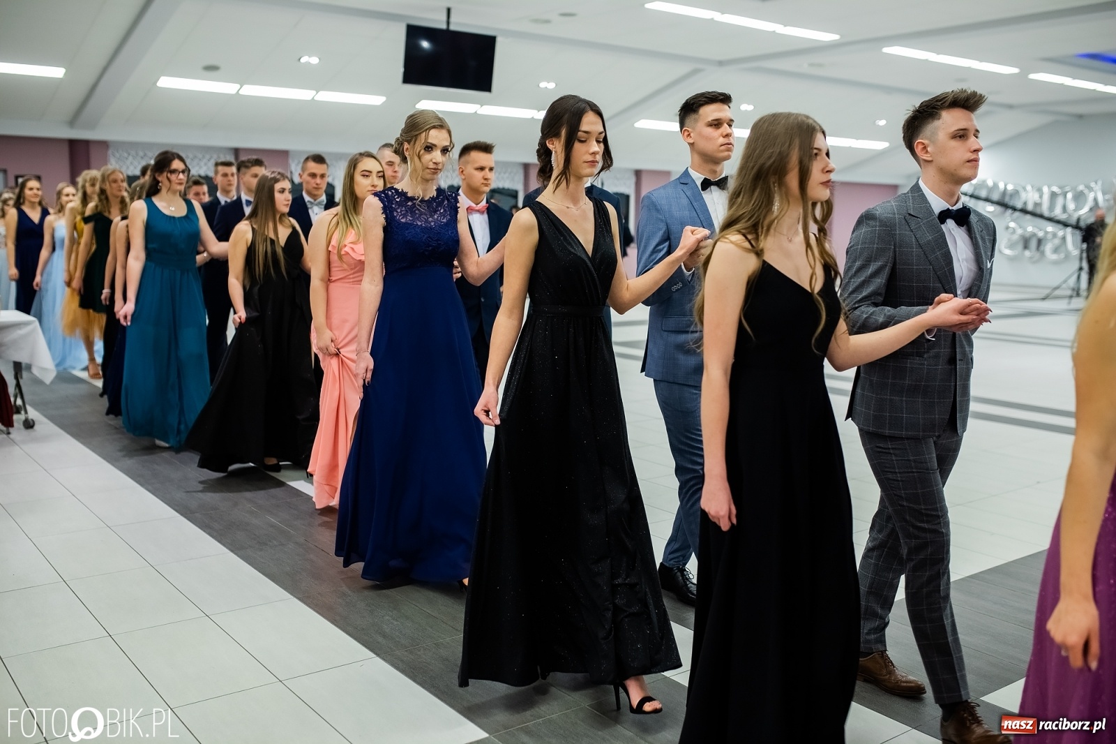 Zdjęcie w galerii na portalu naszraciborz.pl: Bal maturalny II LO w Zakrzowie [FOTO i WIDEO] wiadomości z regionu