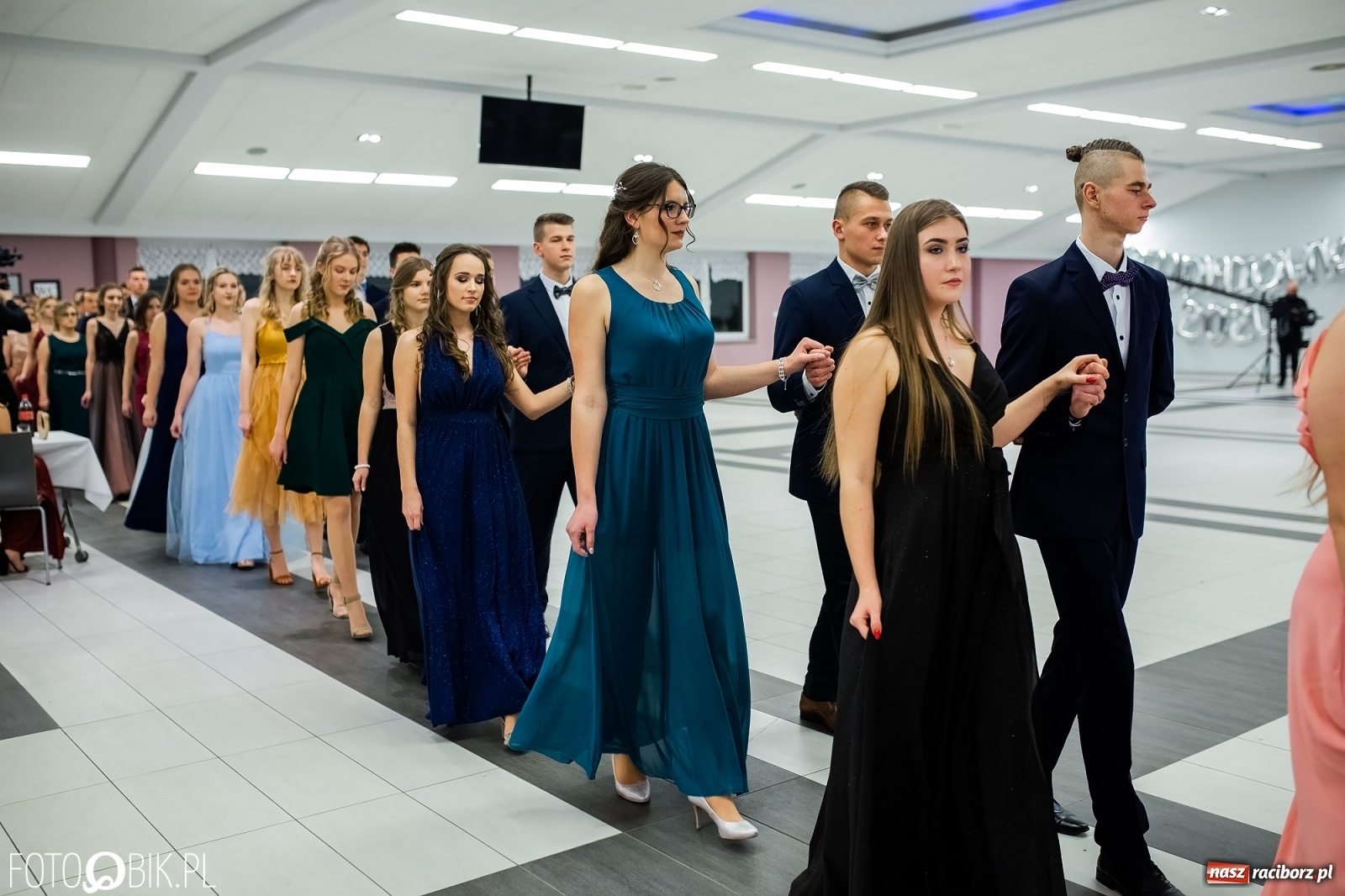 Zdjęcie w galerii na portalu naszraciborz.pl: Bal maturalny II LO w Zakrzowie [FOTO i WIDEO] wiadomości z regionu