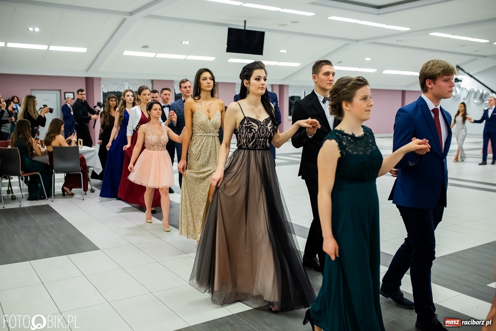 Zdjęcie w galerii na portalu naszraciborz.pl: Bal maturalny II LO w Zakrzowie [FOTO i WIDEO] wiadomości z regionu