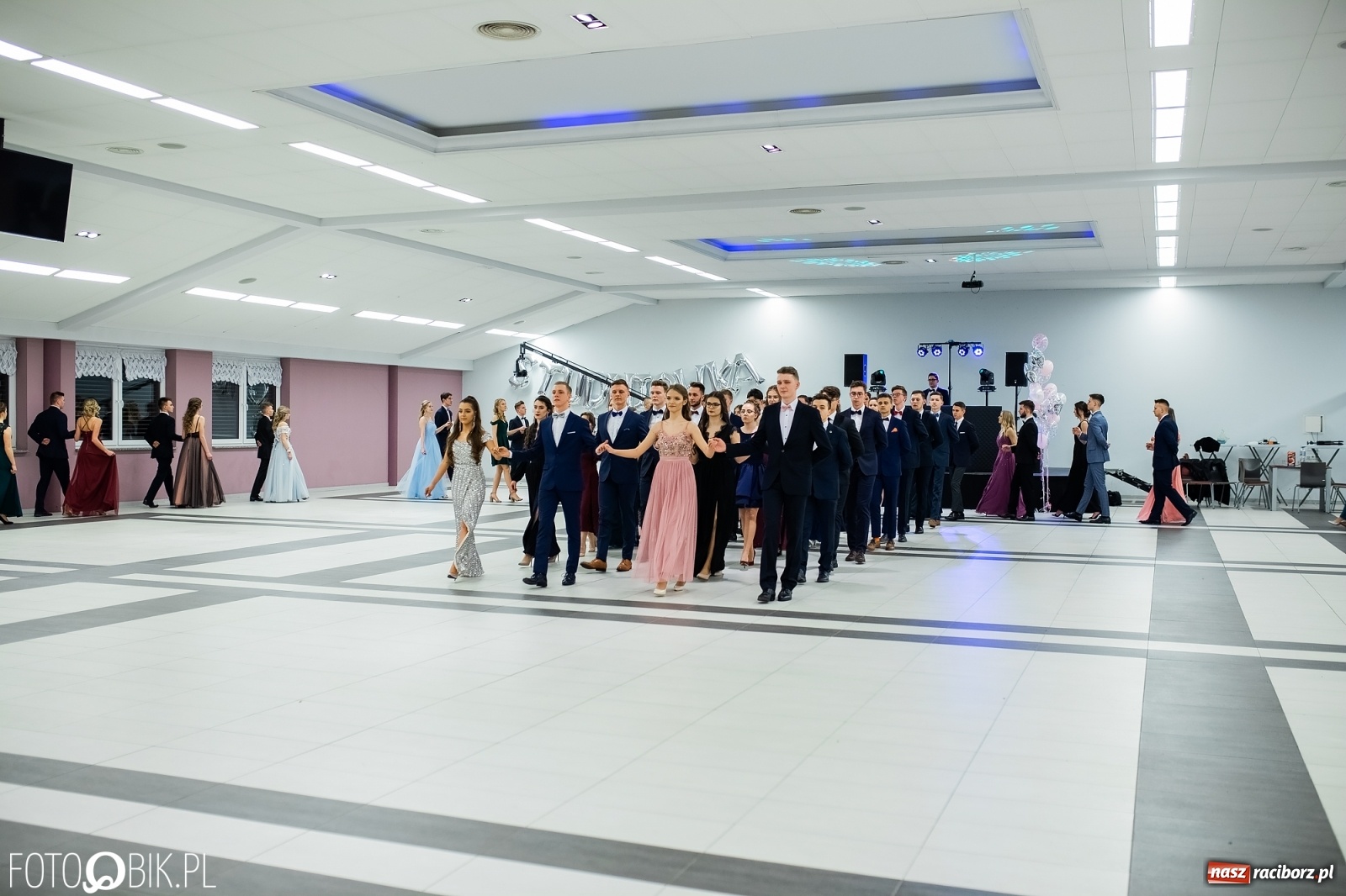 Zdjęcie w galerii na portalu naszraciborz.pl: Bal maturalny II LO w Zakrzowie [FOTO i WIDEO] wiadomości z regionu