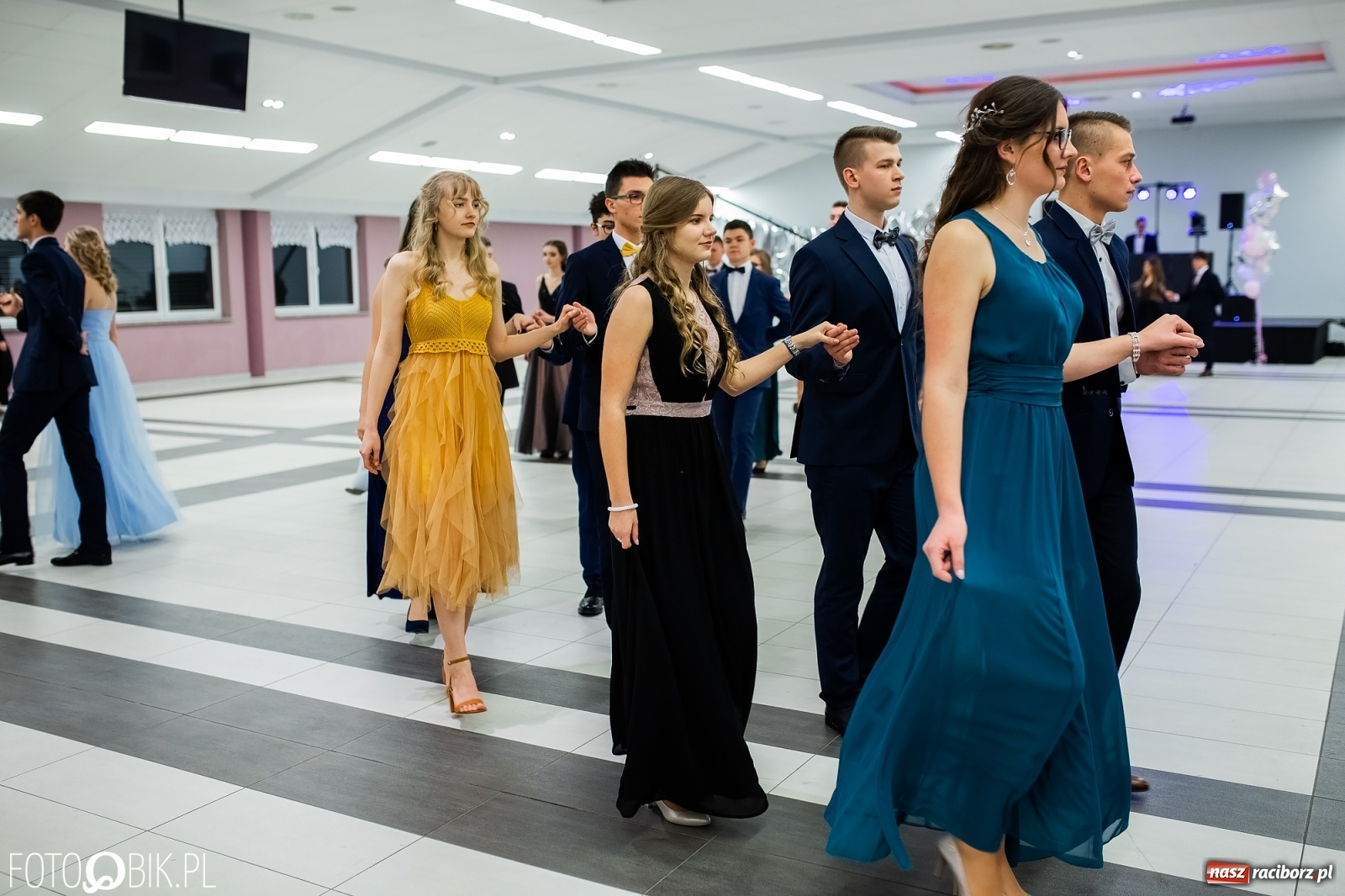 Zdjęcie w galerii na portalu naszraciborz.pl: Bal maturalny II LO w Zakrzowie [FOTO i WIDEO] wiadomości z regionu