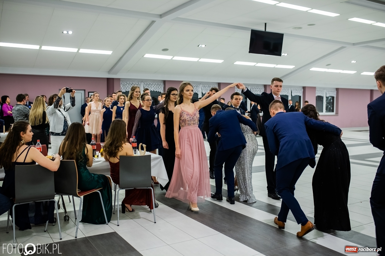 Zdjęcie w galerii na portalu naszraciborz.pl: Bal maturalny II LO w Zakrzowie [FOTO i WIDEO] wiadomości z regionu