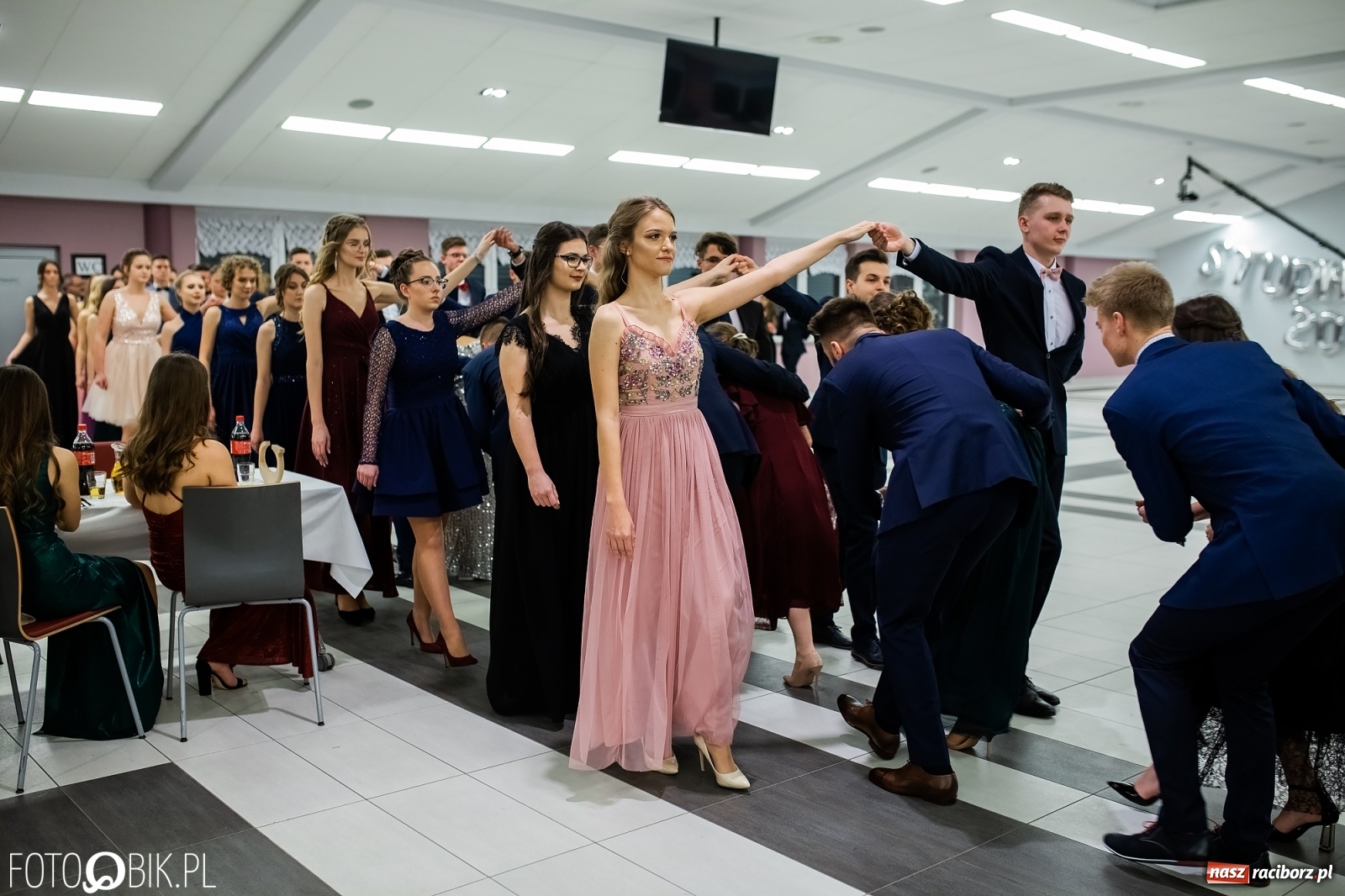 Zdjęcie w galerii na portalu naszraciborz.pl: Bal maturalny II LO w Zakrzowie [FOTO i WIDEO] wiadomości z regionu