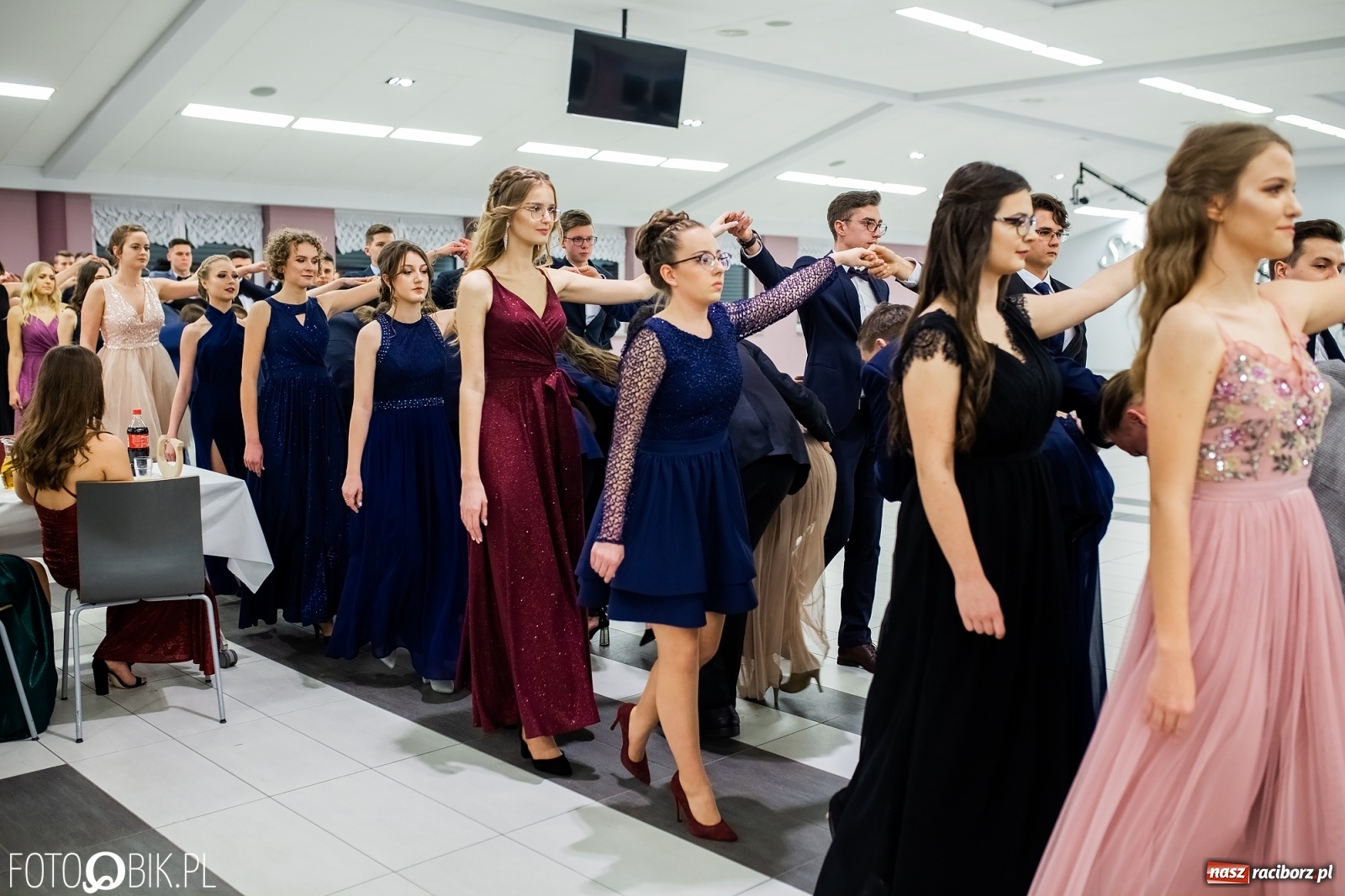 Zdjęcie w galerii na portalu naszraciborz.pl: Bal maturalny II LO w Zakrzowie [FOTO i WIDEO] wiadomości z regionu