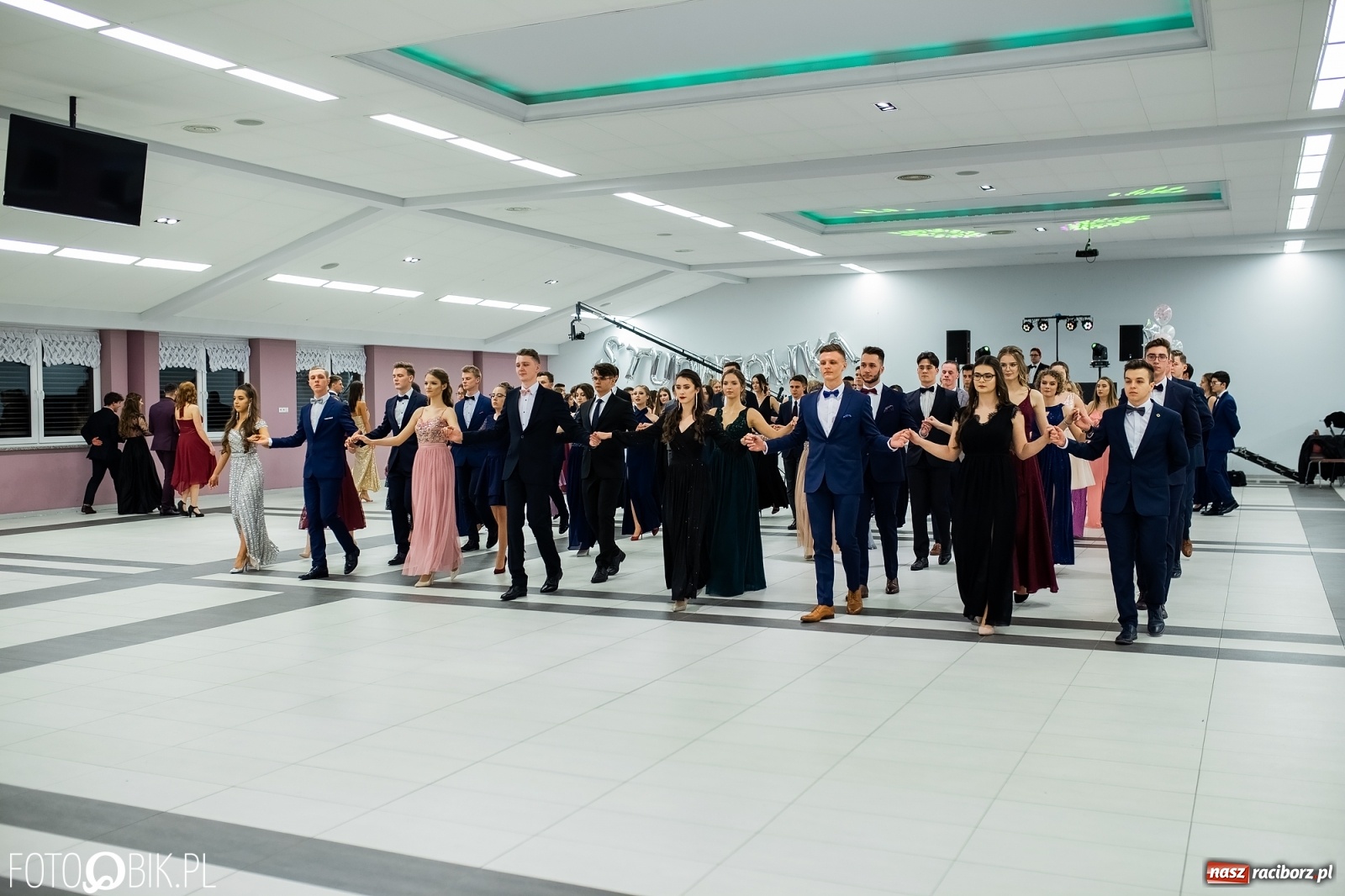 Zdjęcie w galerii na portalu naszraciborz.pl: Bal maturalny II LO w Zakrzowie [FOTO i WIDEO] wiadomości z regionu