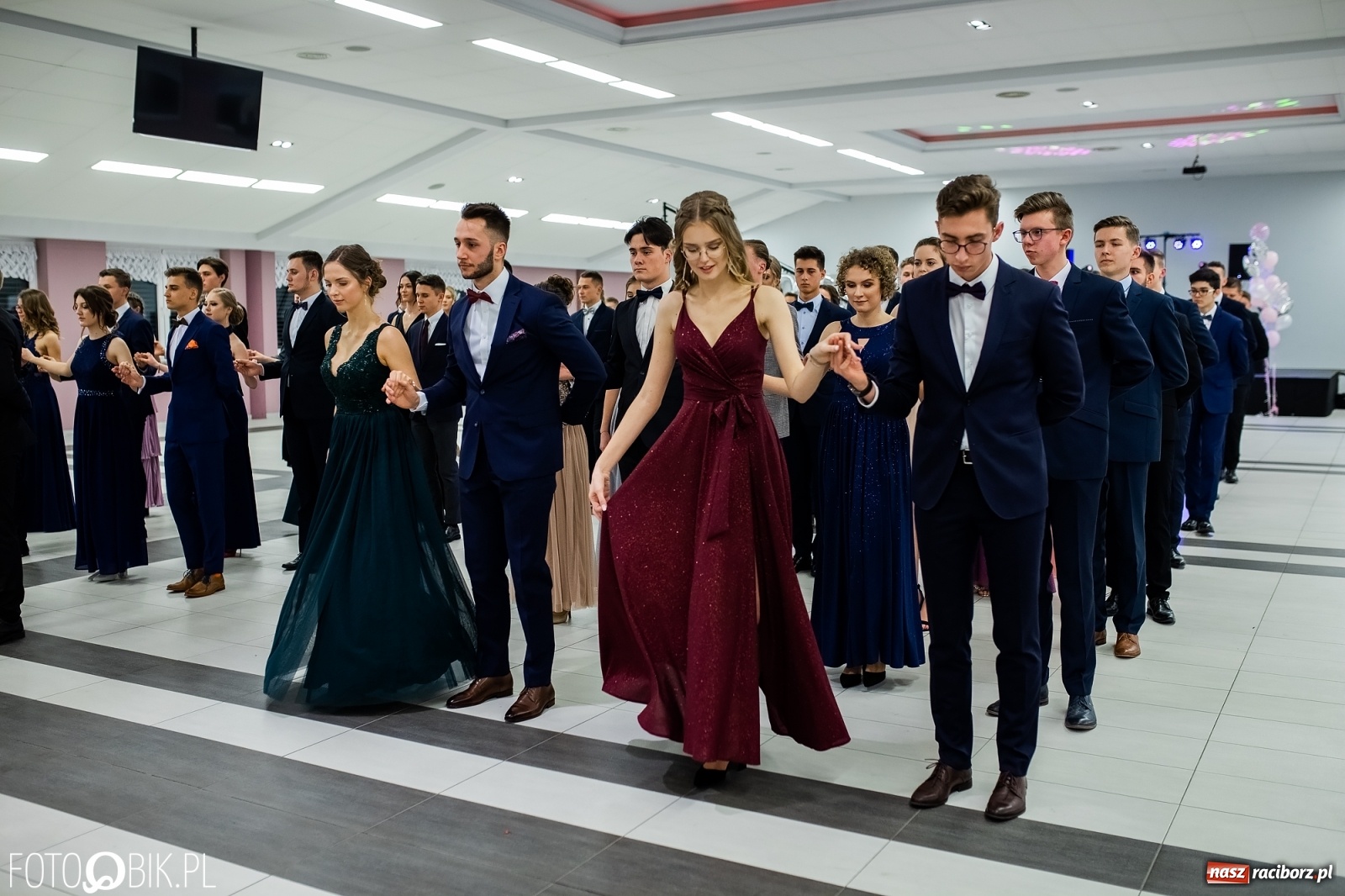 Zdjęcie w galerii na portalu naszraciborz.pl: Bal maturalny II LO w Zakrzowie [FOTO i WIDEO] wiadomości z regionu