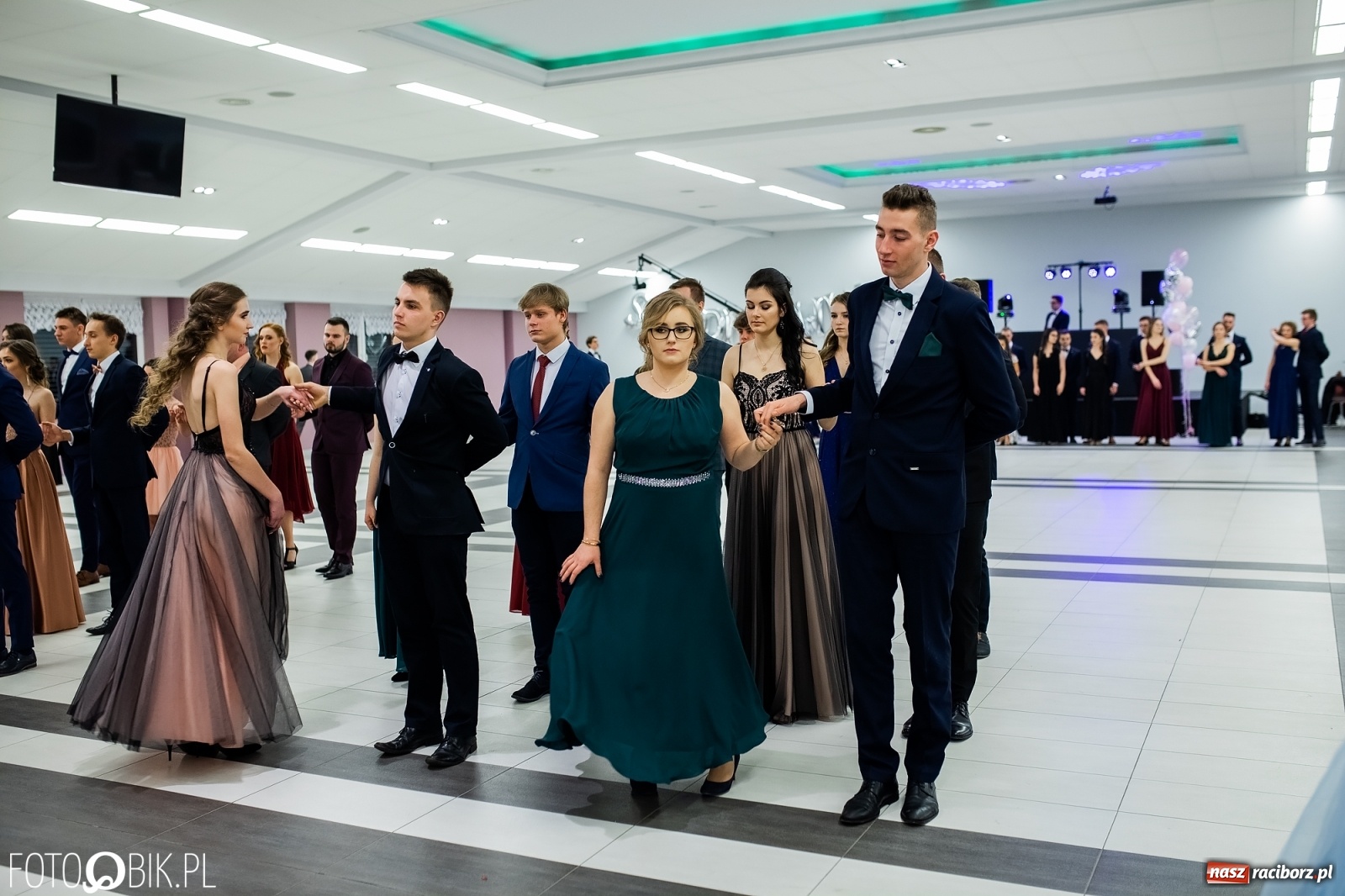 Zdjęcie w galerii na portalu naszraciborz.pl: Bal maturalny II LO w Zakrzowie [FOTO i WIDEO] wiadomości z regionu