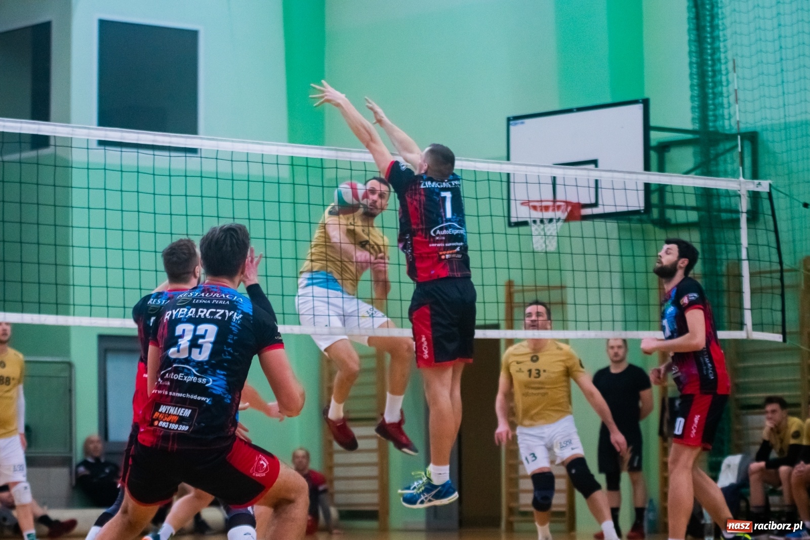 Zdjęcie w galerii na portalu naszraciborz.pl: Siatkarska niedziela w Arenie Rafako [FOTO i WIDEO] wiadomości z regionu
