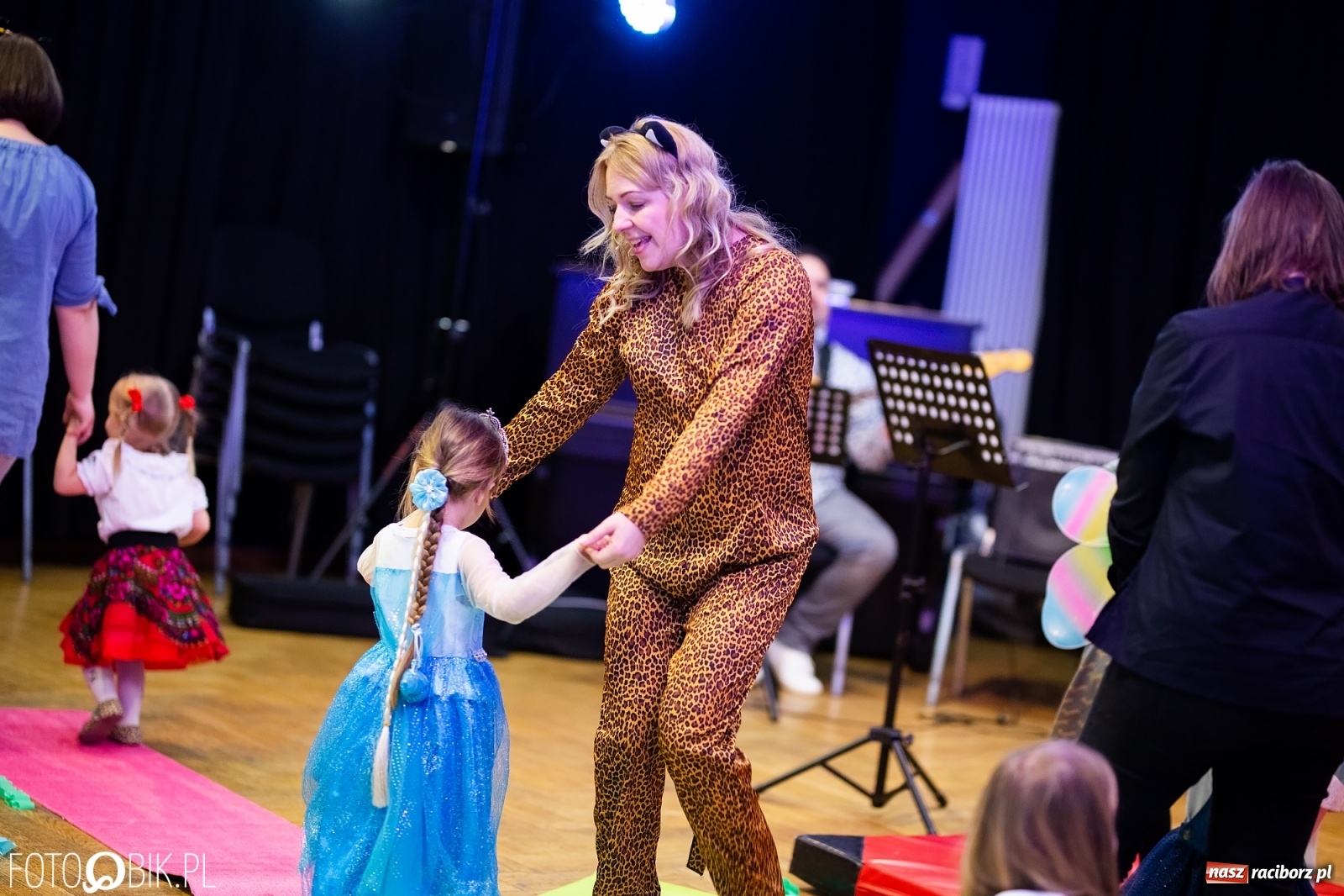 Zdjęcie w galerii na portalu naszraciborz.pl: Bal przebierańców maluchów w RCK wiadomości z regionu