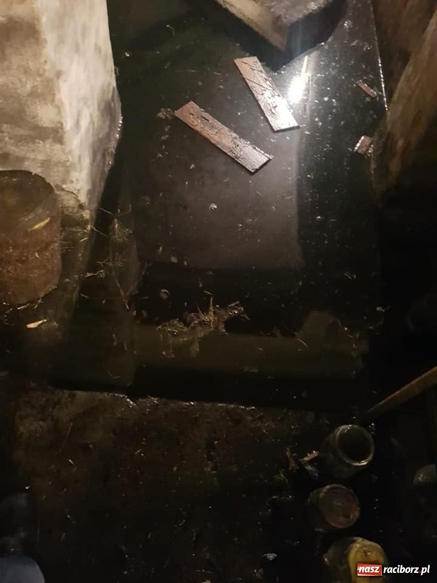 Zdjęcie w galerii na portalu naszraciborz.pl: Raport 998. Zalana piwnica w Krzanowicach. Potrącenie na Kolejowej wiadomości z regionu