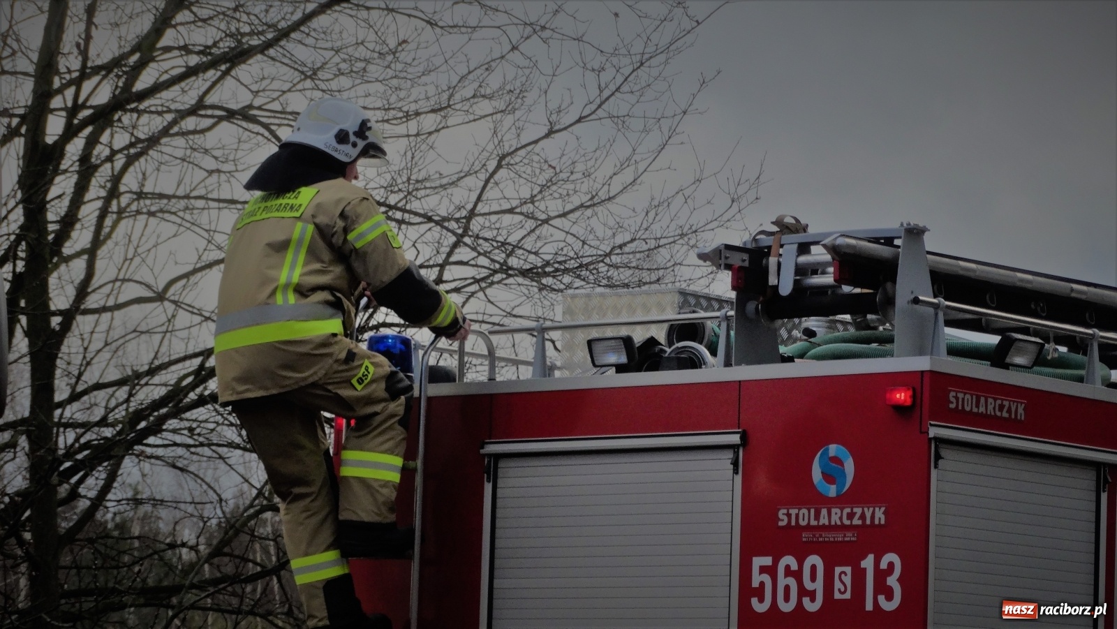 Zdjęcie w galerii na portalu naszraciborz.pl: Ciężarówka wypadła z drogi Racibórz-Rudy  wiadomości z regionu