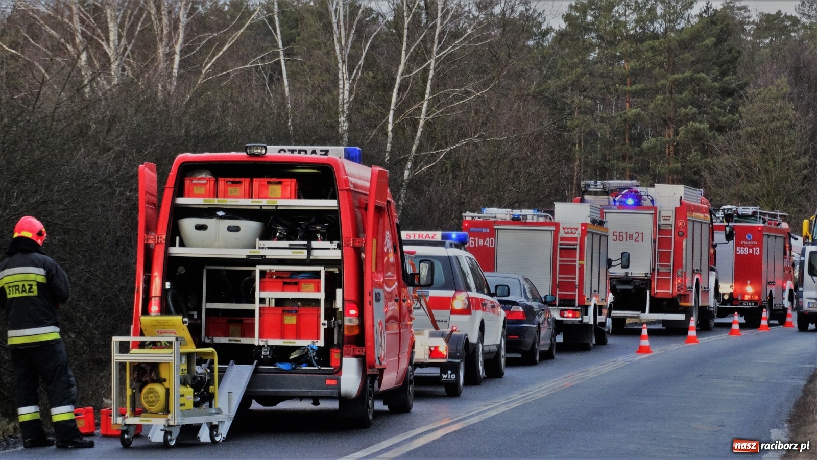 Zdjęcie w galerii na portalu naszraciborz.pl: Sześć godzin strażackiej akcji i mandat za nadmierną prędkość [FOTO] wiadomości z regionu