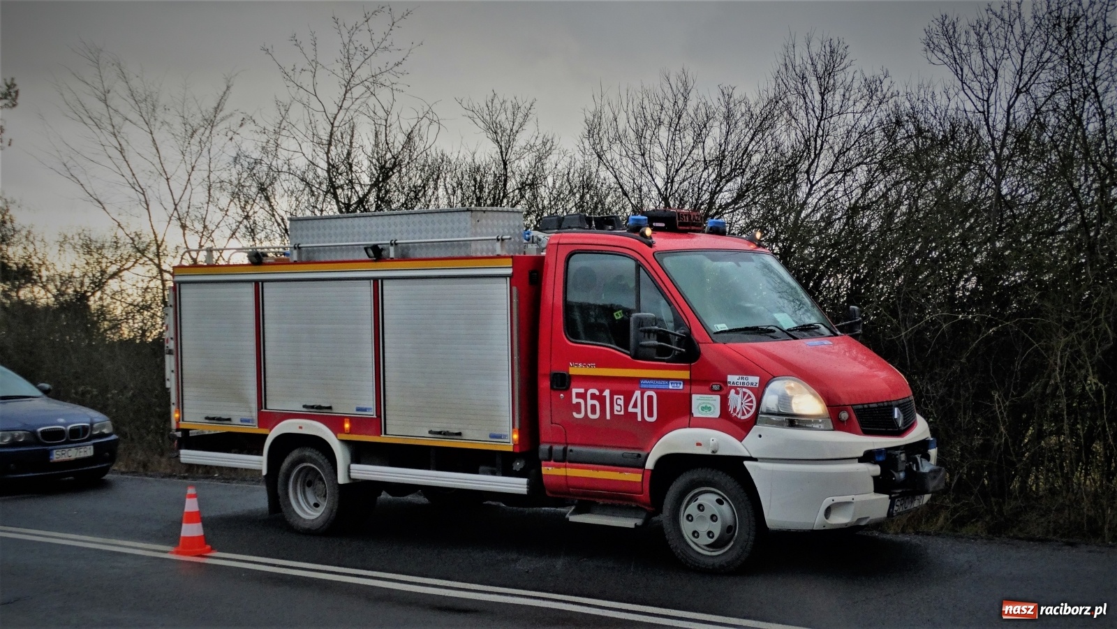 Zdjęcie w galerii na portalu naszraciborz.pl: Sześć godzin strażackiej akcji i mandat za nadmierną prędkość [FOTO] wiadomości z regionu