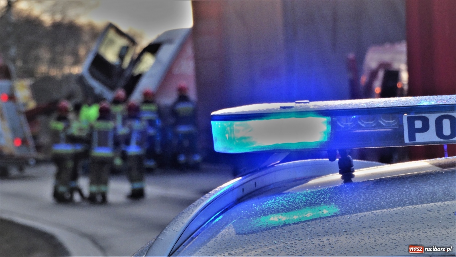 Zdjęcie w galerii na portalu naszraciborz.pl: Sześć godzin strażackiej akcji i mandat za nadmierną prędkość [FOTO] wiadomości z regionu