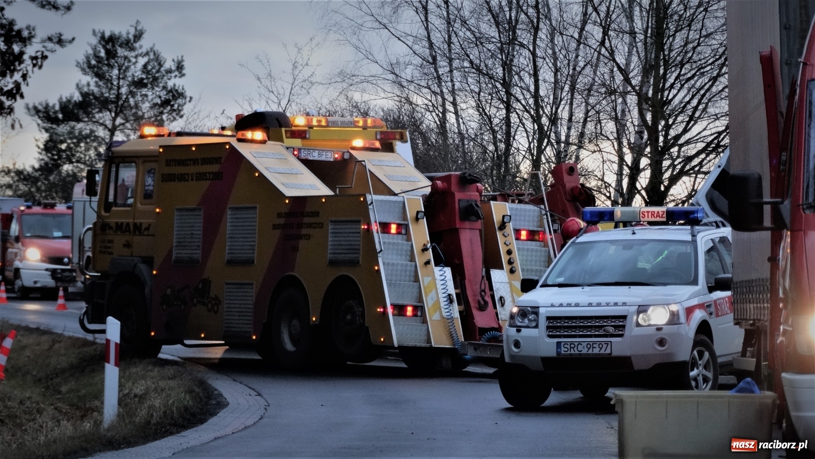 Zdjęcie w galerii na portalu naszraciborz.pl: Sześć godzin strażackiej akcji i mandat za nadmierną prędkość [FOTO] wiadomości z regionu