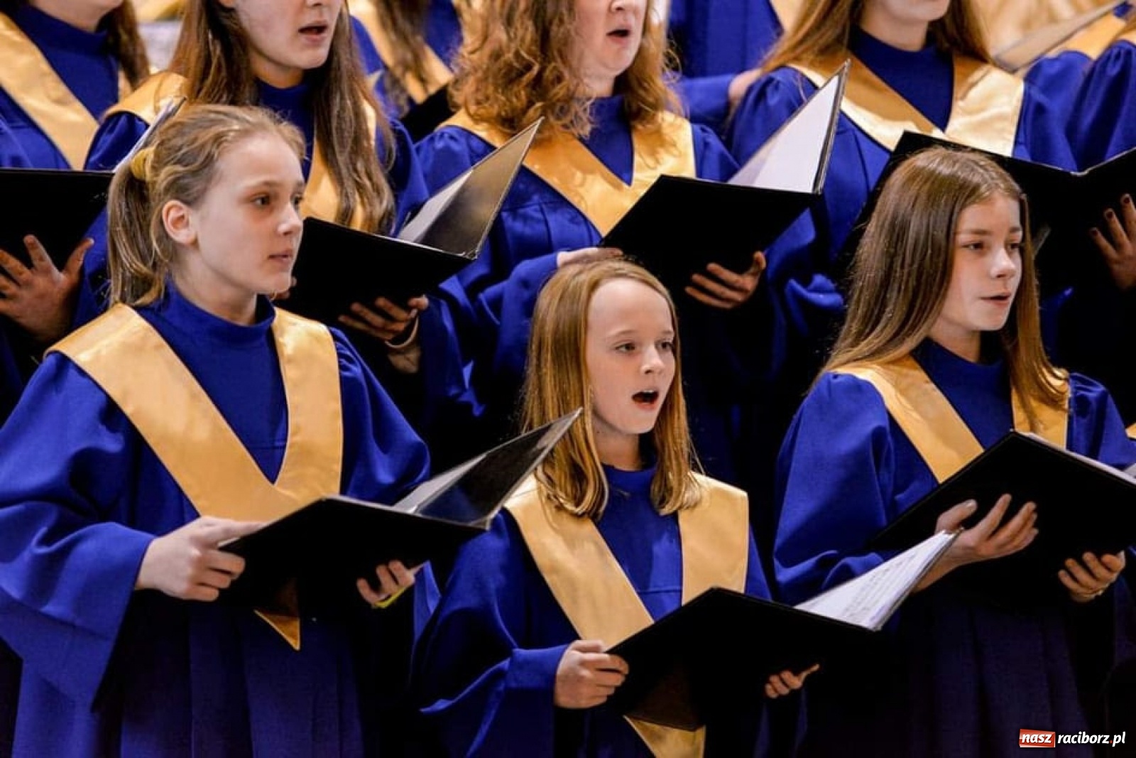 Zdjęcie w galerii na portalu naszraciborz.pl: Młodzieżowy chór Bel Canto z Grand Prix XXVI Międzynarodowych Przesłuchań Kolędowych wiadomości z regionu