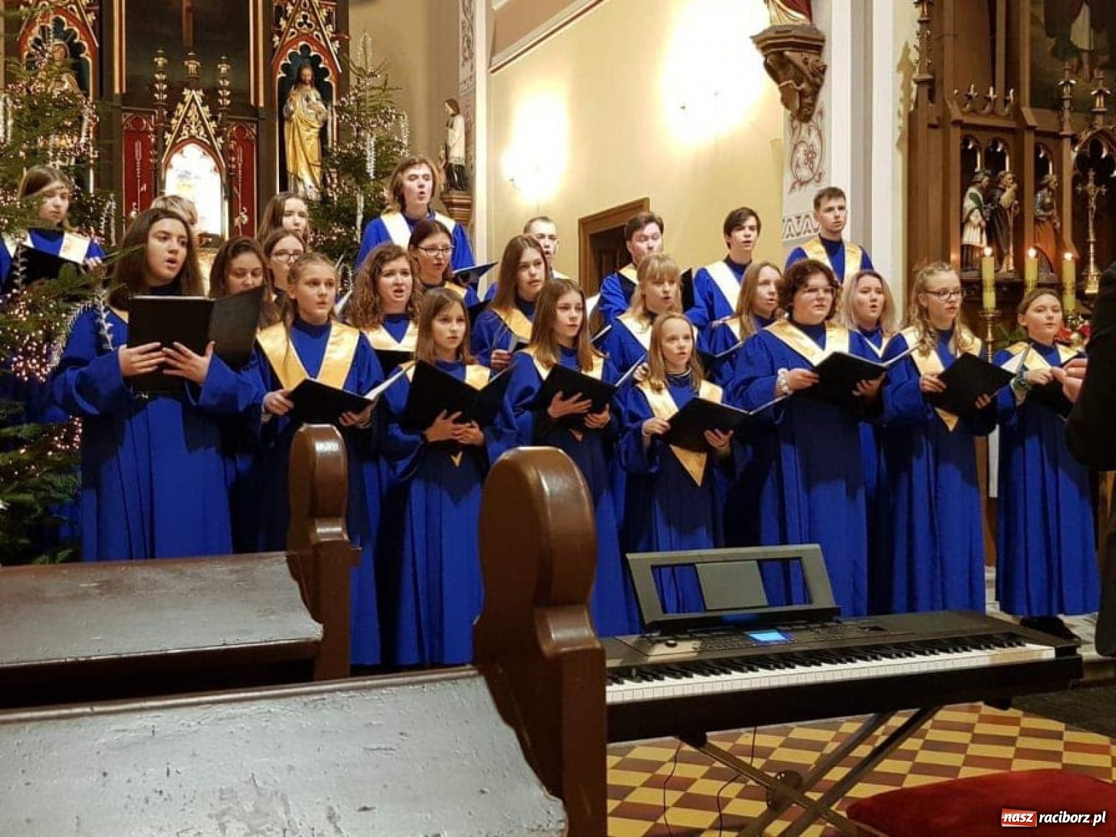 Zdjęcie w galerii na portalu naszraciborz.pl: Młodzieżowy chór Bel Canto z Grand Prix XXVI Międzynarodowych Przesłuchań Kolędowych wiadomości z regionu