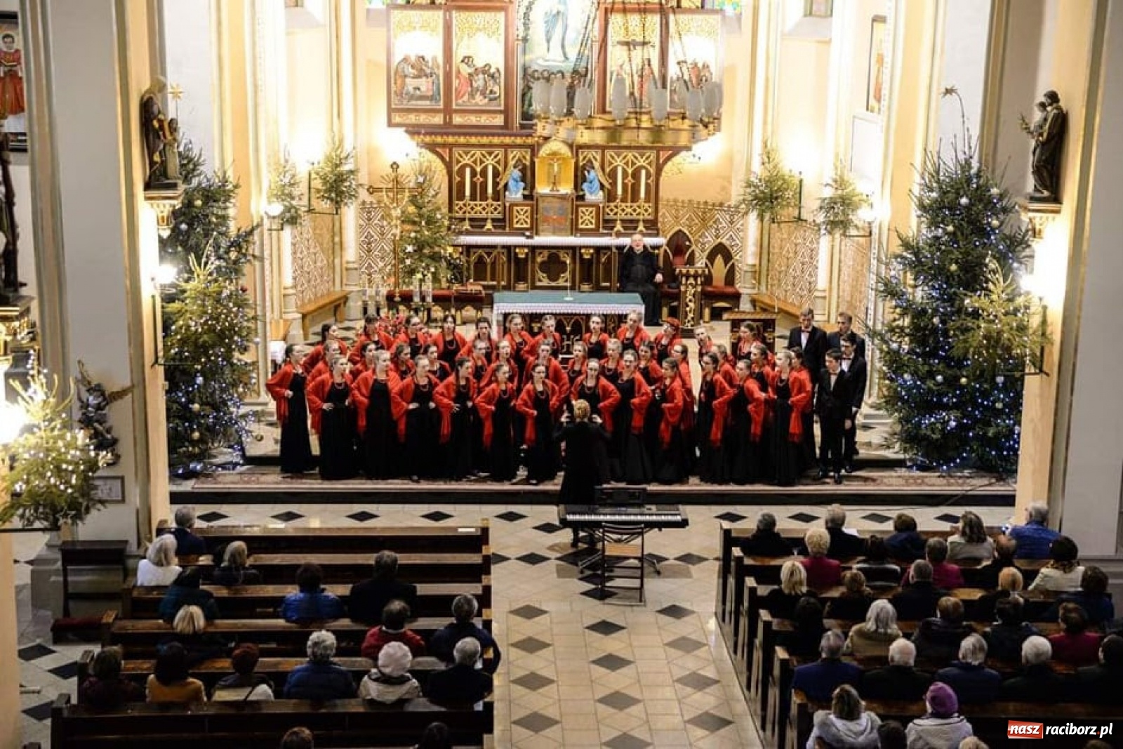 Zdjęcie w galerii na portalu naszraciborz.pl: Młodzieżowy chór Bel Canto z Grand Prix XXVI Międzynarodowych Przesłuchań Kolędowych wiadomości z regionu